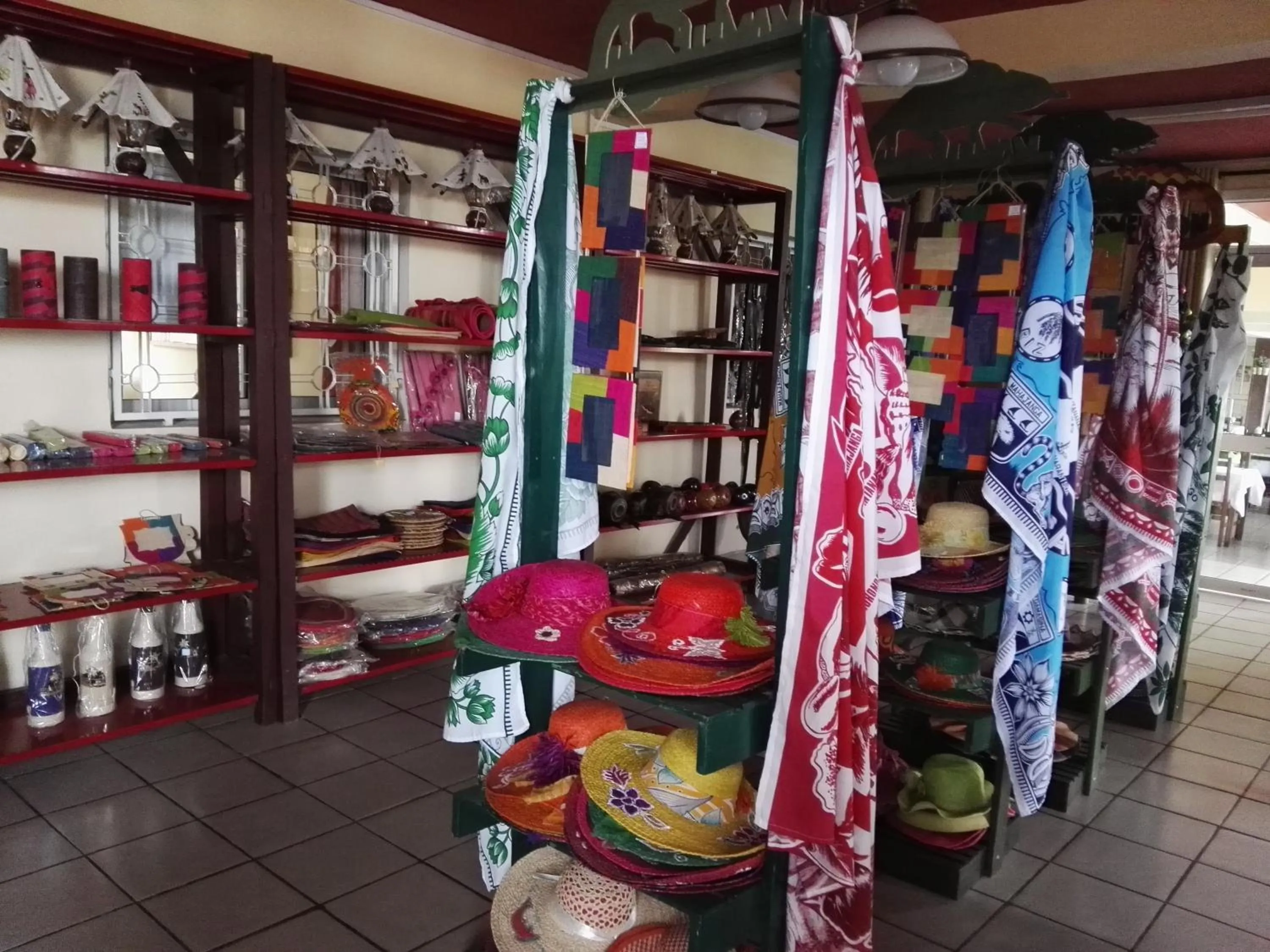 On-site shops in Hôtel - Appartement meublé " LES FLOTS BLEU "