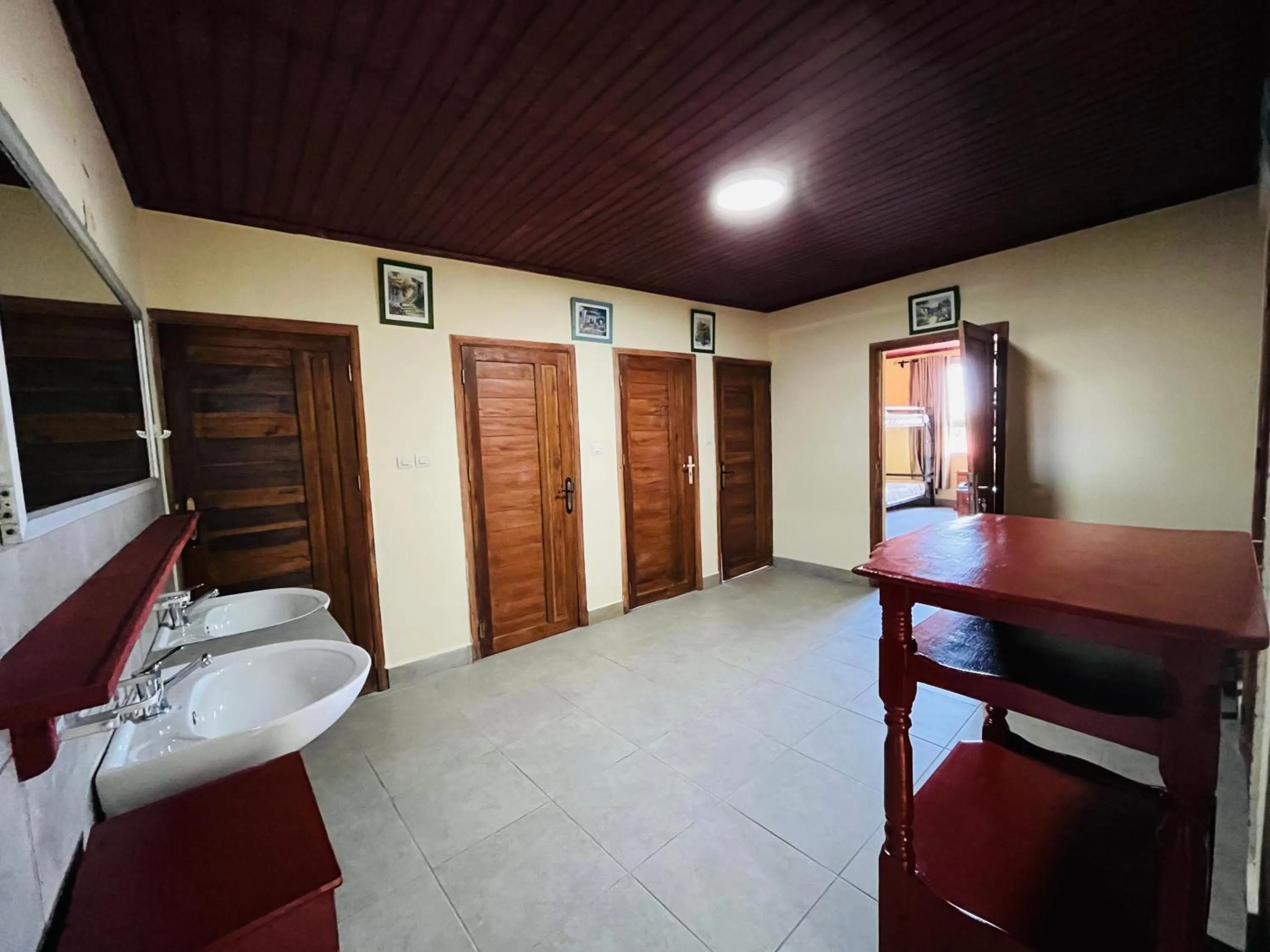 Bathroom in Hôtel - Appartement meublé " LES FLOTS BLEU "