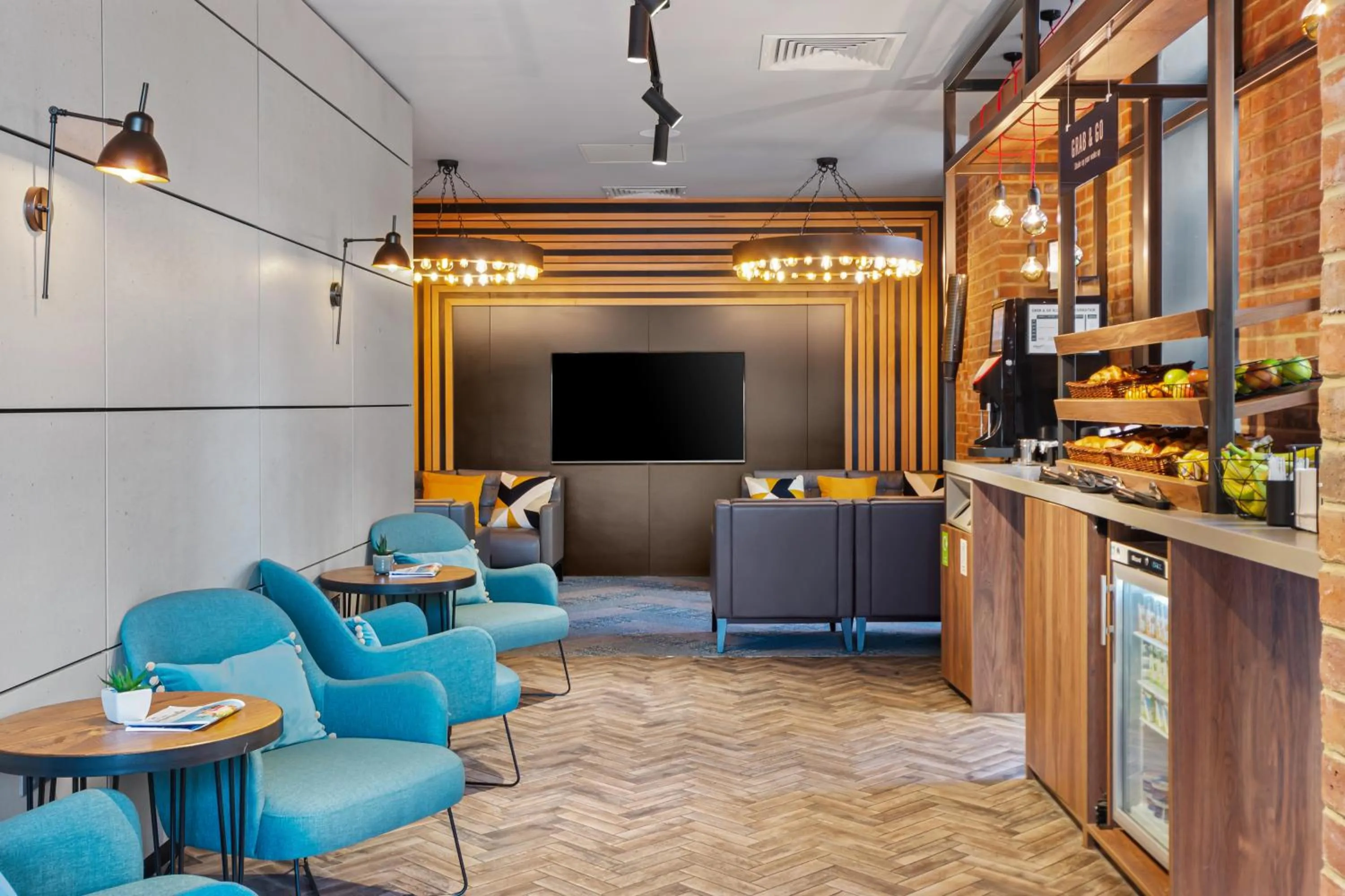 Buffet breakfast in Roomzzz Newcastle City