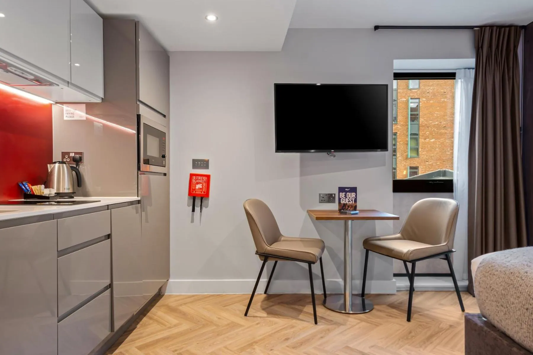 Kitchen or kitchenette in Roomzzz Newcastle City