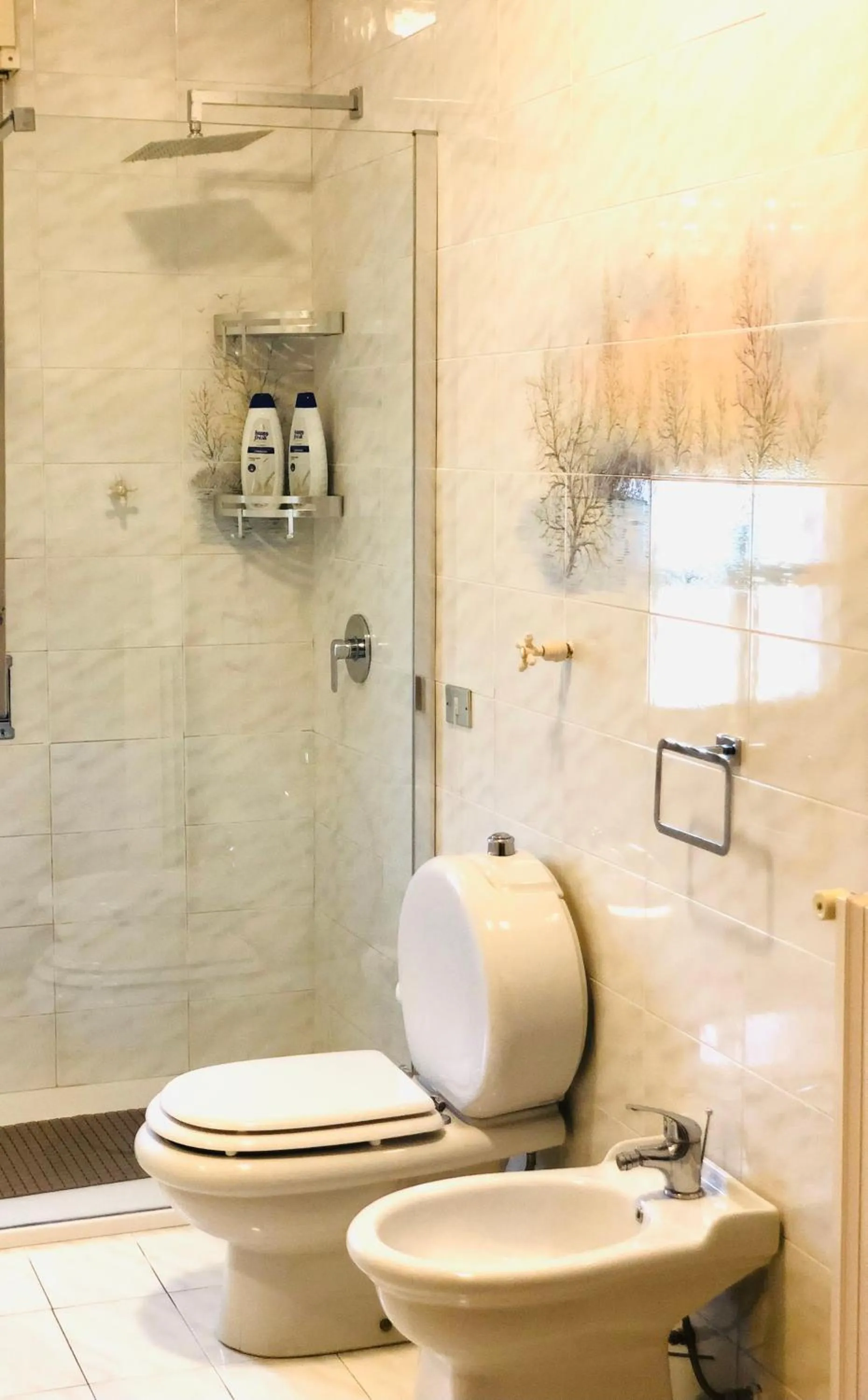 Shower in La Madonnina