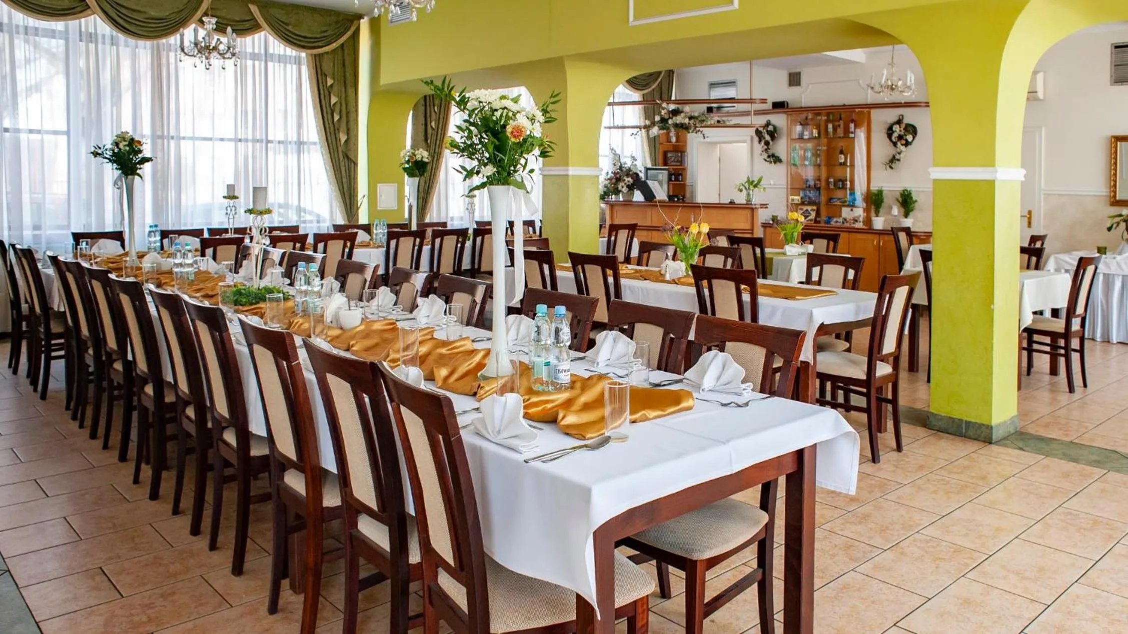 Restaurant/places to eat in Hotel Livia