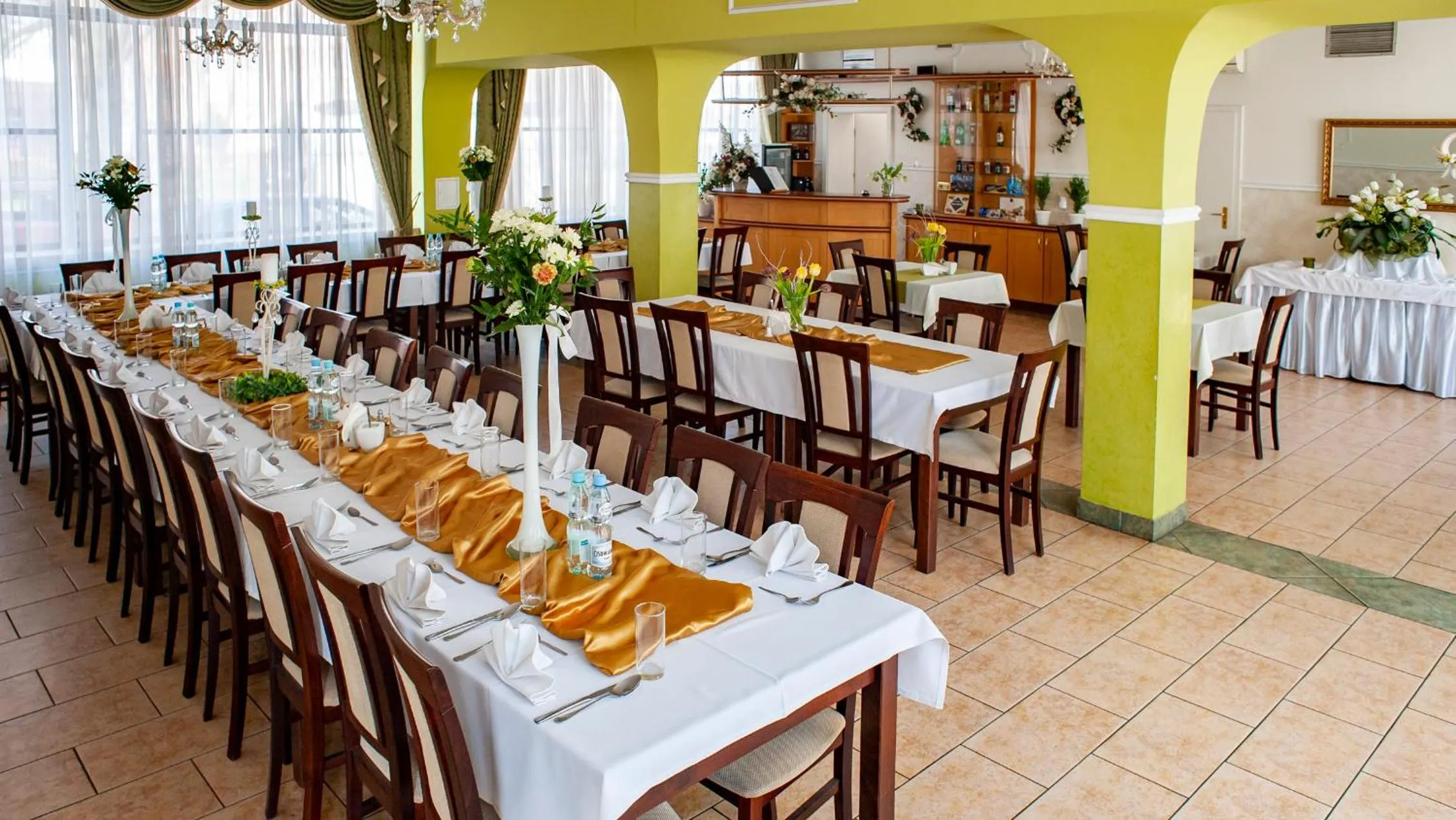 Restaurant/places to eat in Hotel Livia
