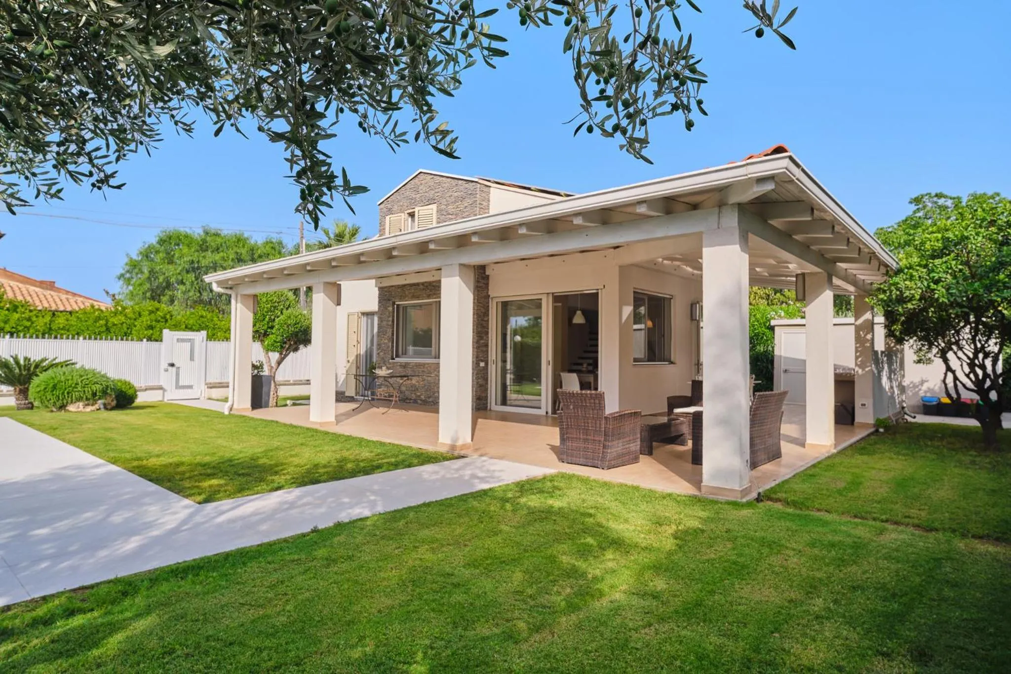 Property building in Villa Sicilia