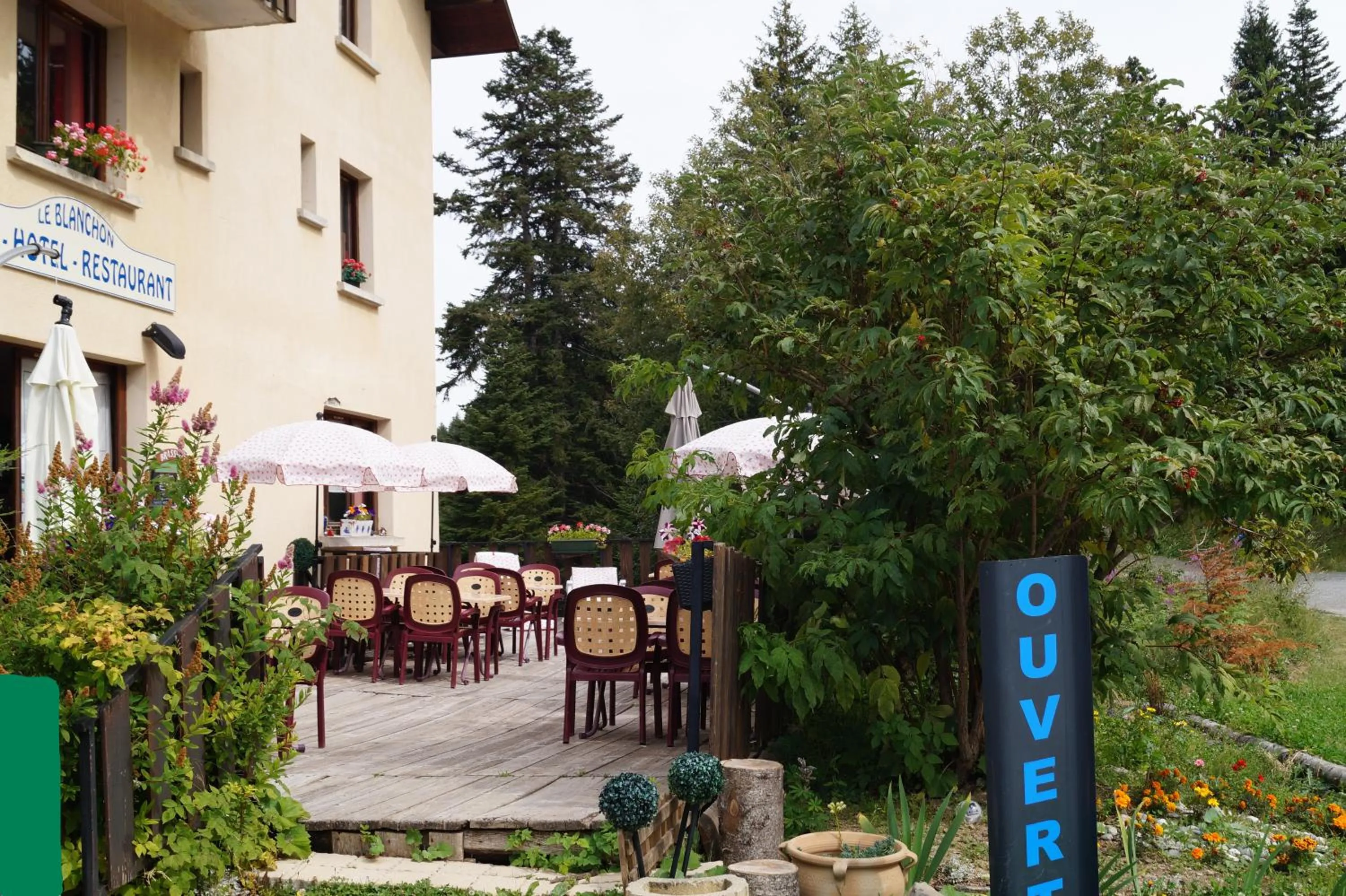 Patio in Hotel - Restaurant Le Blanchon