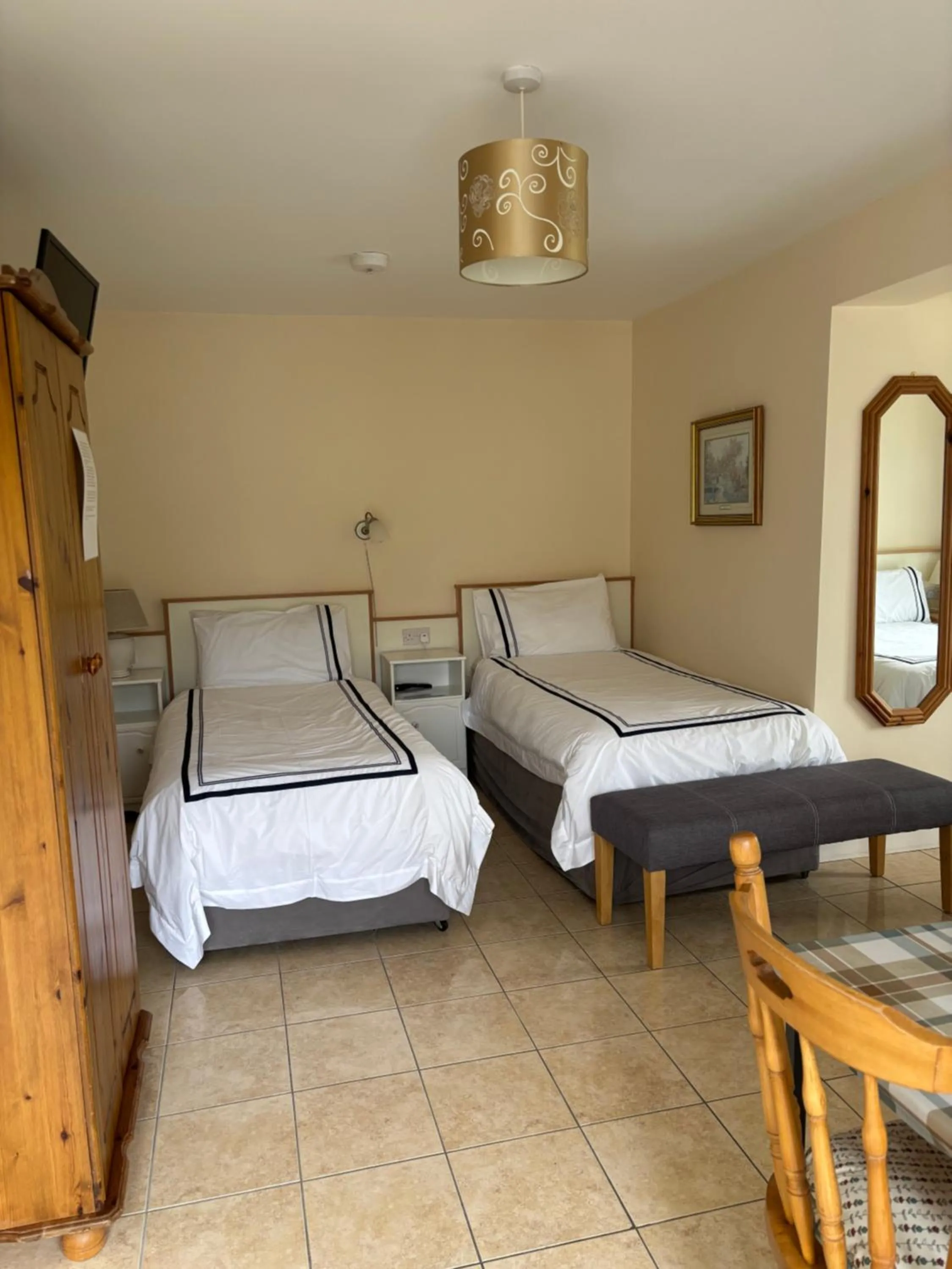 Bedroom, Bed in Ballindrum Farm B&B
