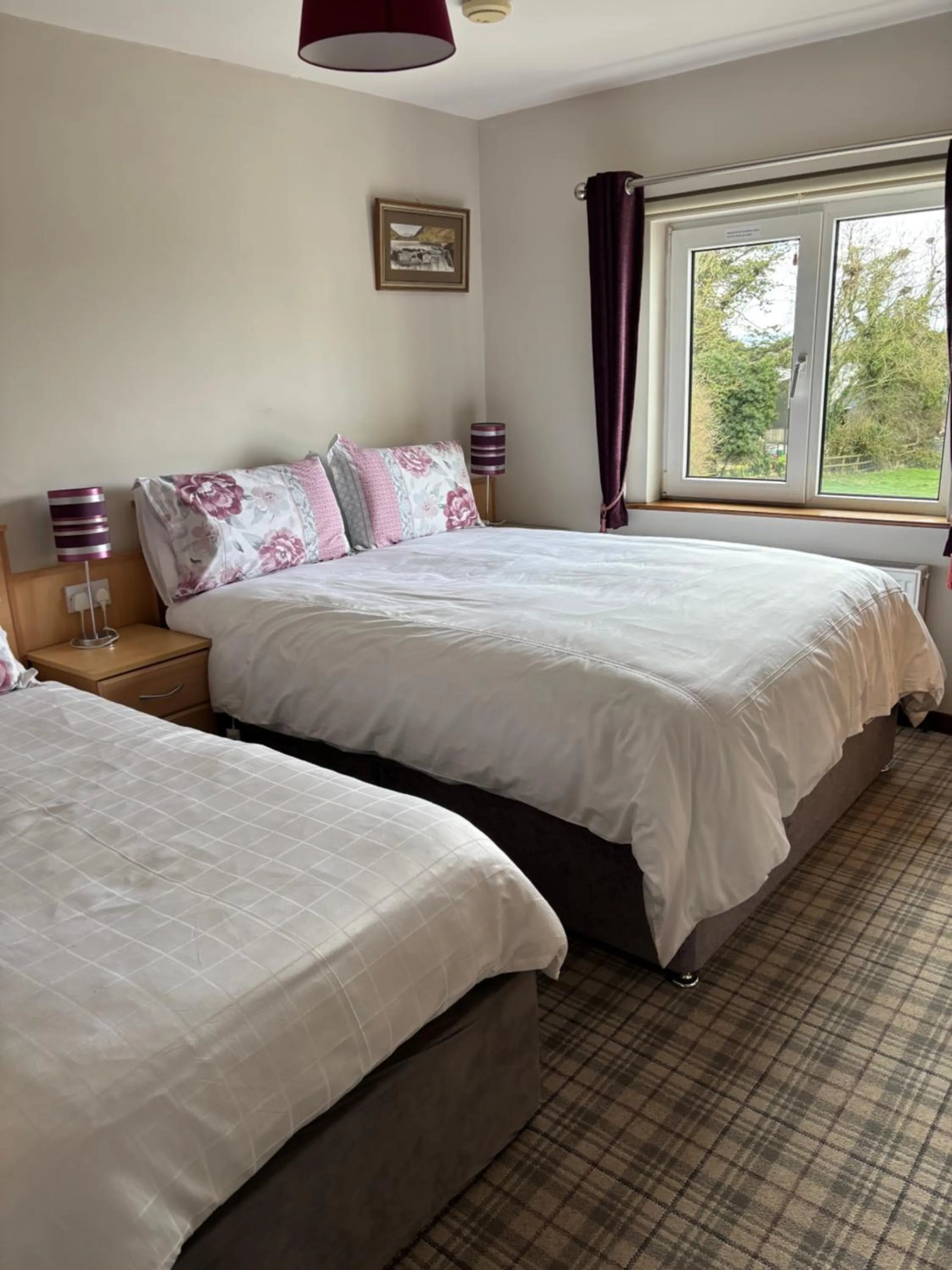 Bedroom, Bed in Ballindrum Farm B&B