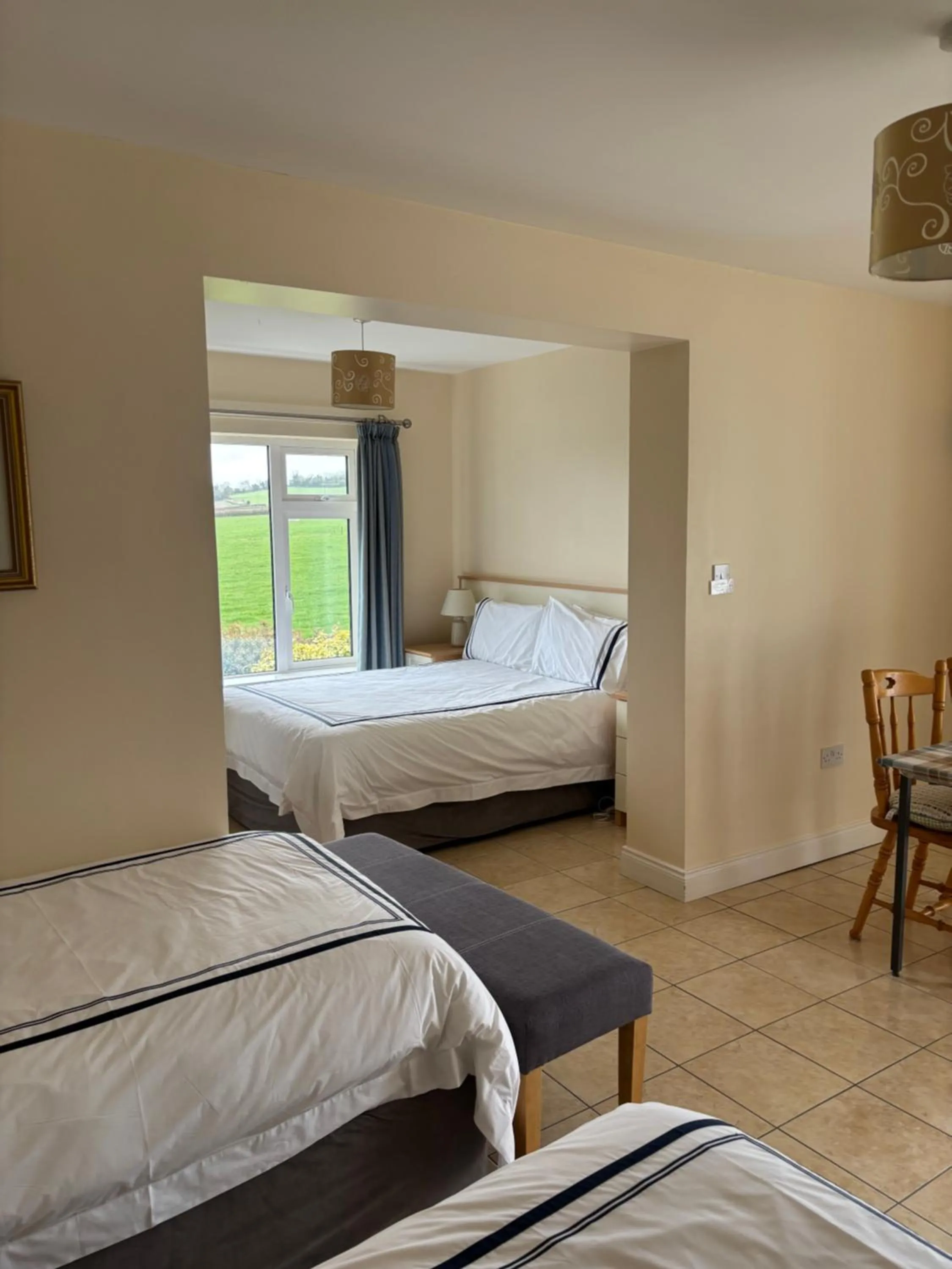 Bedroom, Bed in Ballindrum Farm B&B