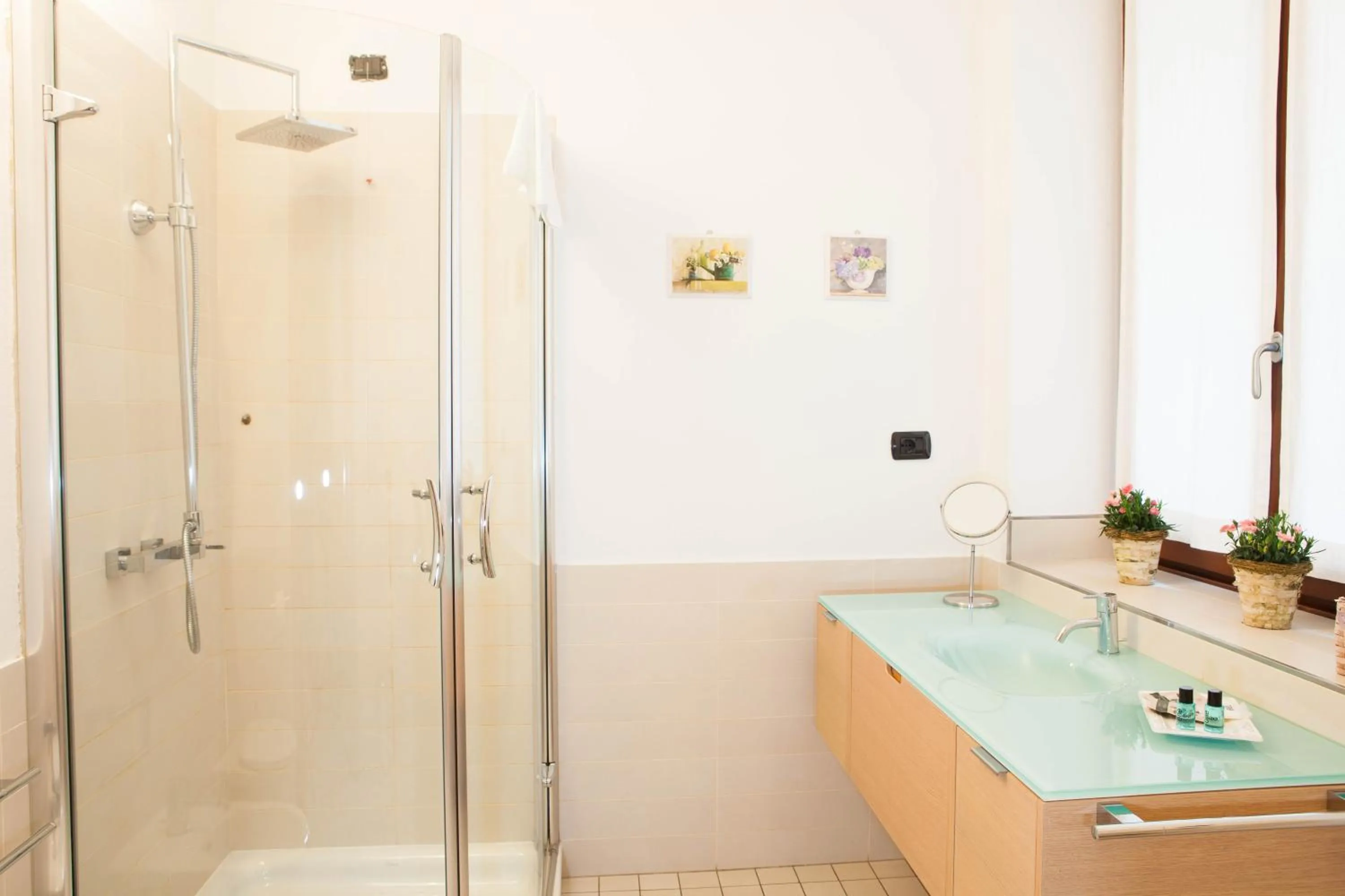 Shower in Botton d'Oro Pelabrocco