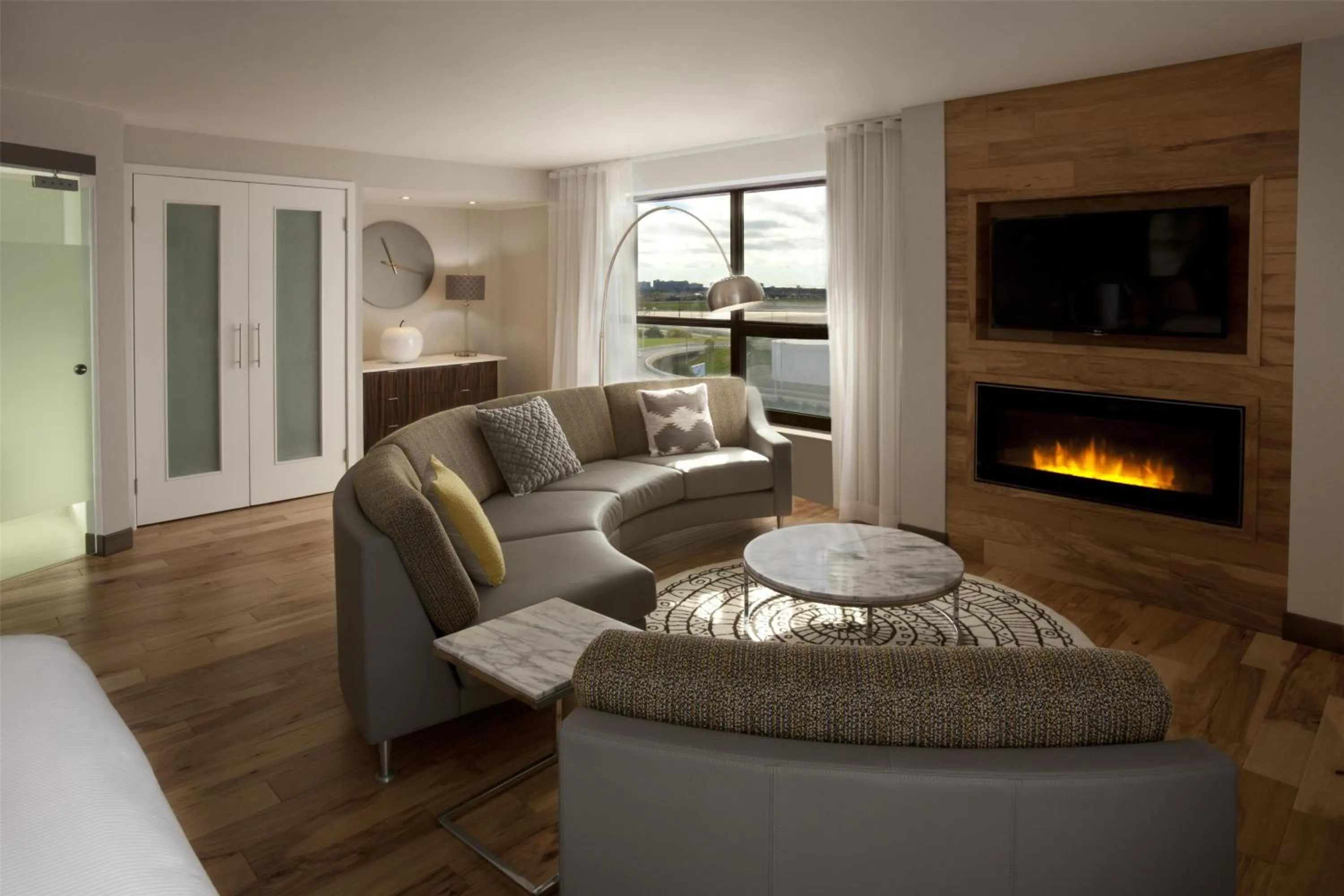 Living room in Hilton Toronto Airport Hotel & Suites