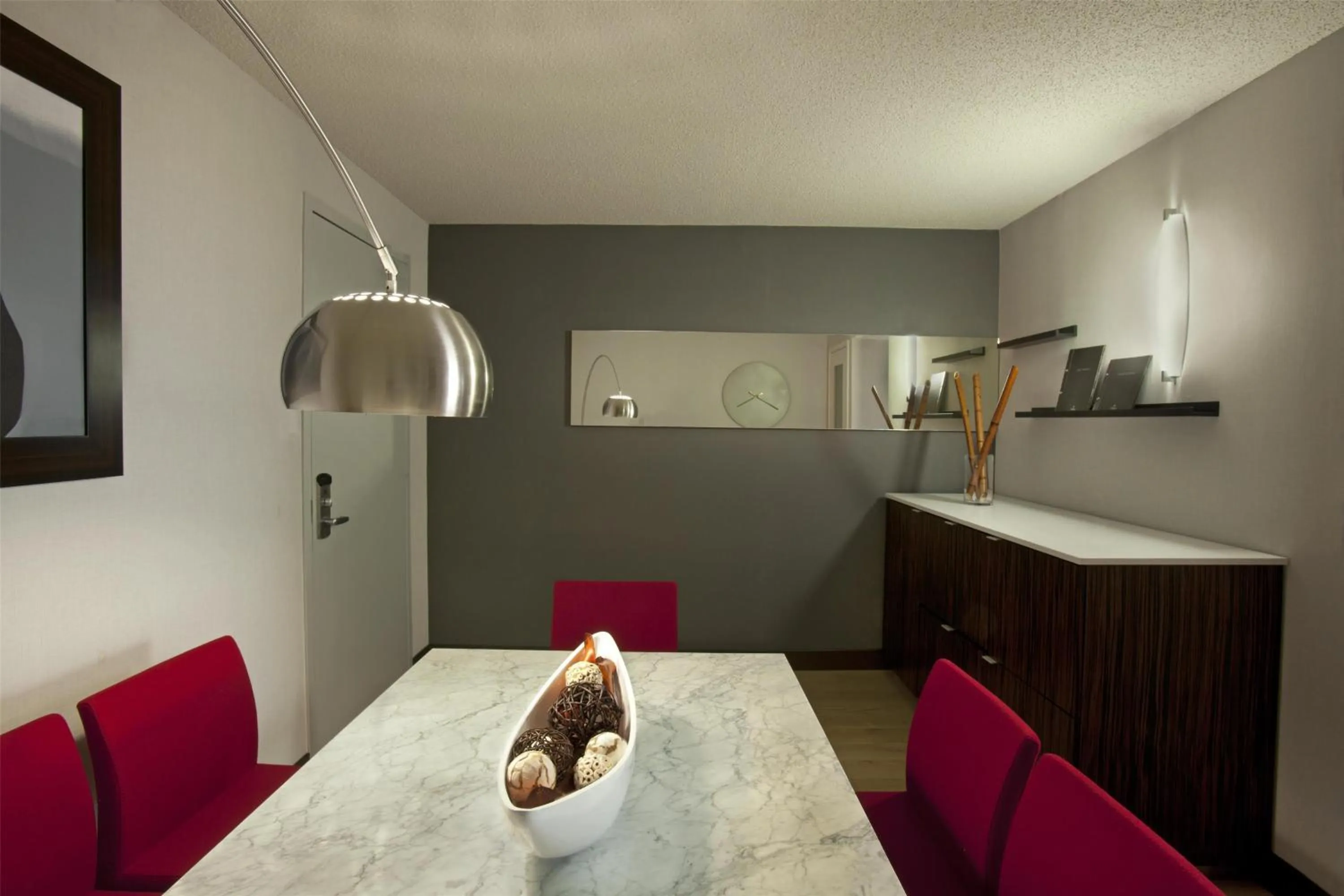 Kitchen or kitchenette in Hilton Toronto Airport Hotel & Suites