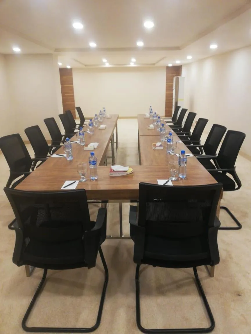 Business facilities in Hotel One Gulberg, Lahore