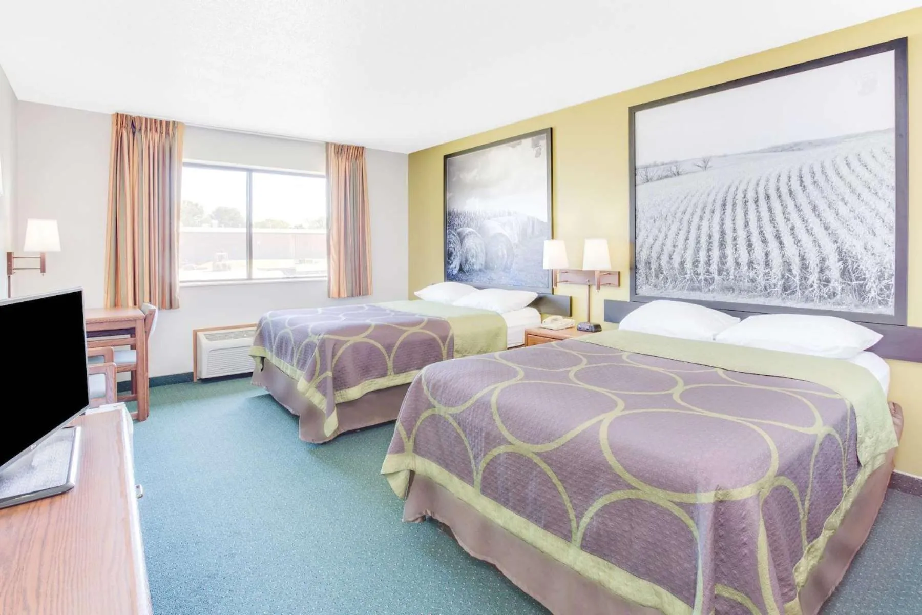 Bedroom in Super 8 by Wyndham Oelwein