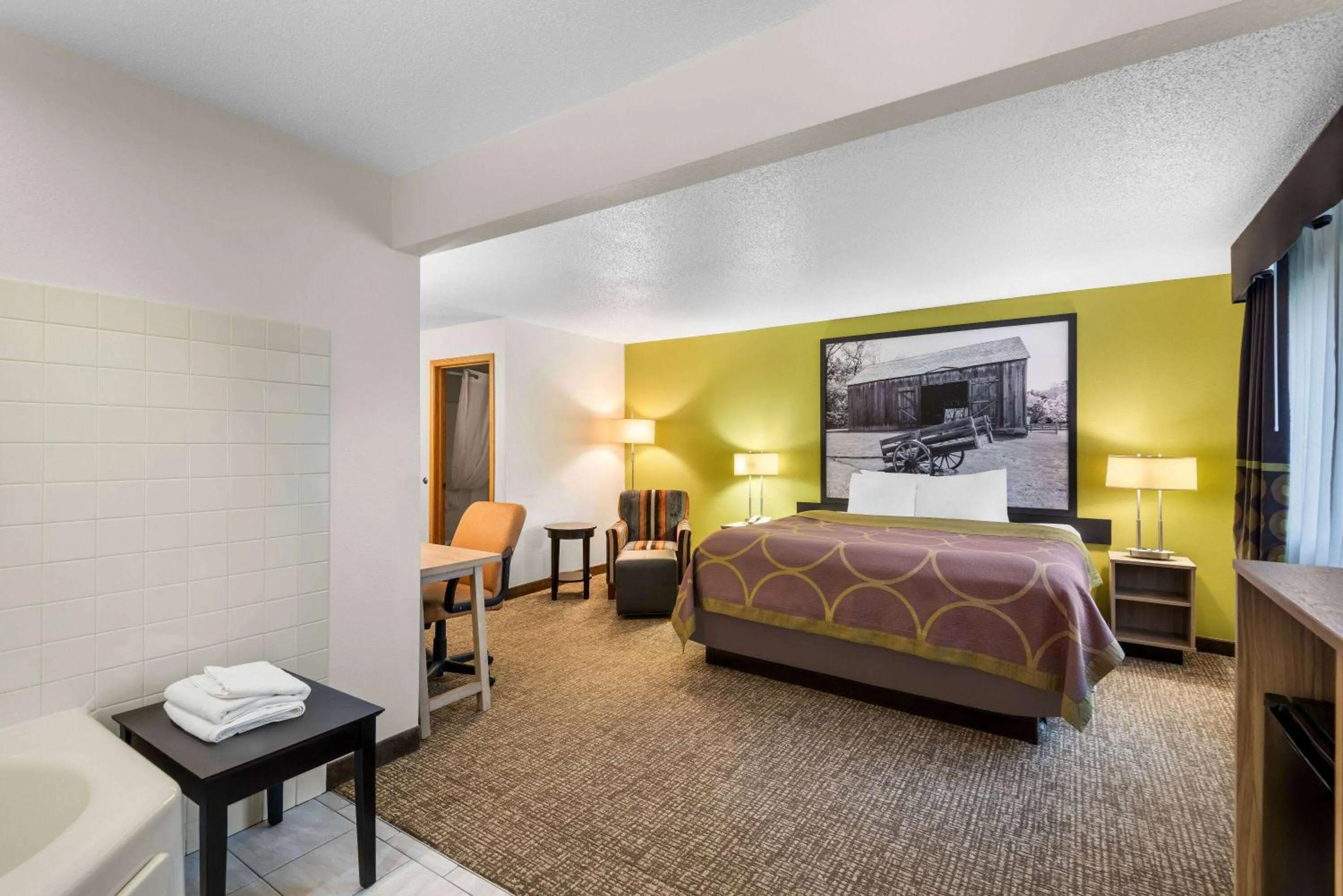 Photo of the whole room in Super 8 by Wyndham Oelwein