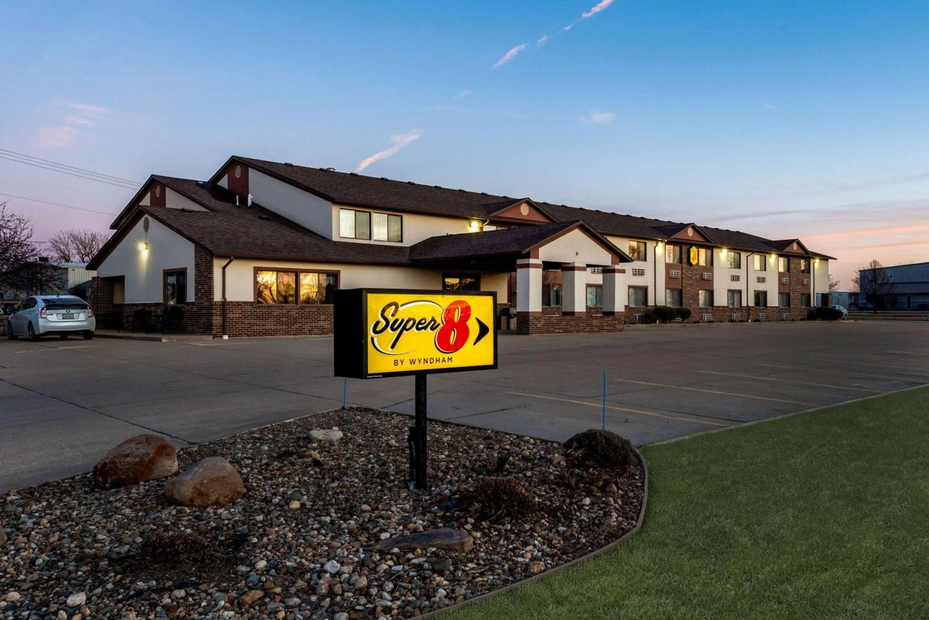 Property building in Super 8 by Wyndham Oelwein