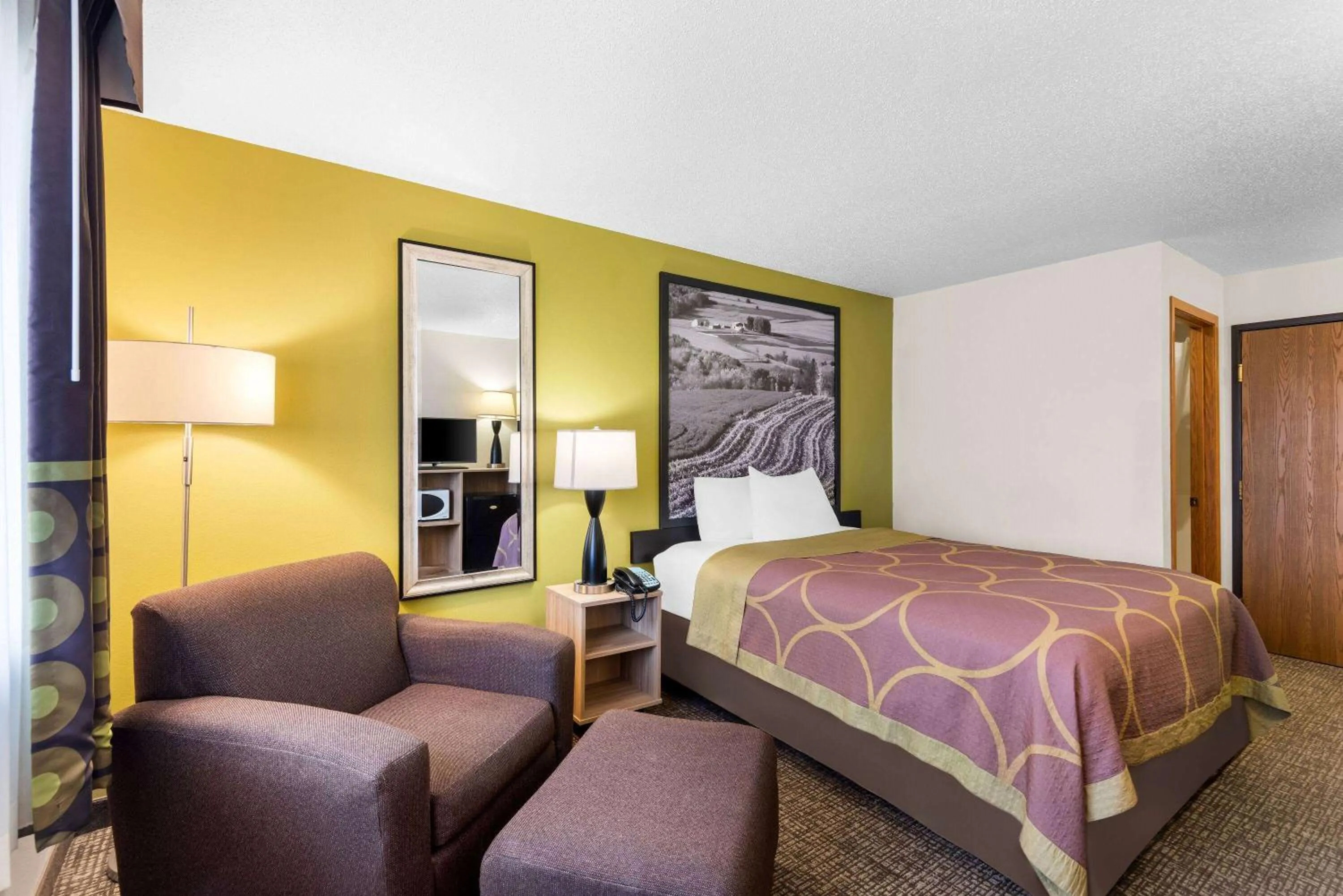 Bed in Super 8 by Wyndham Oelwein