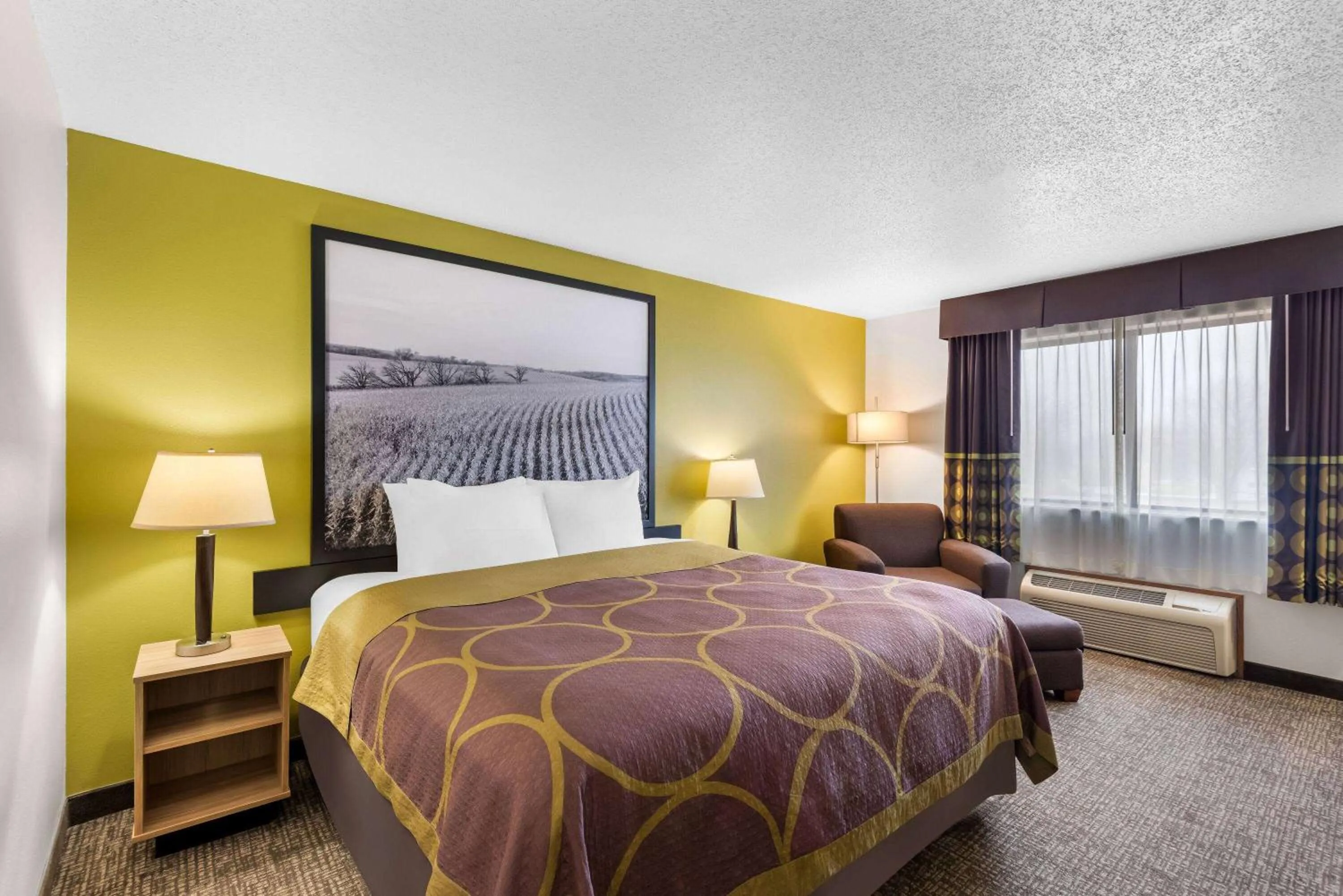 Bed in Super 8 by Wyndham Oelwein