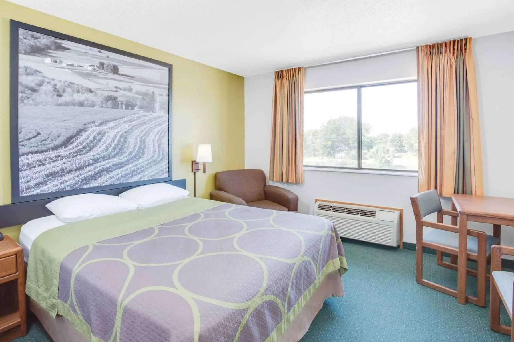 Bedroom in Super 8 by Wyndham Oelwein