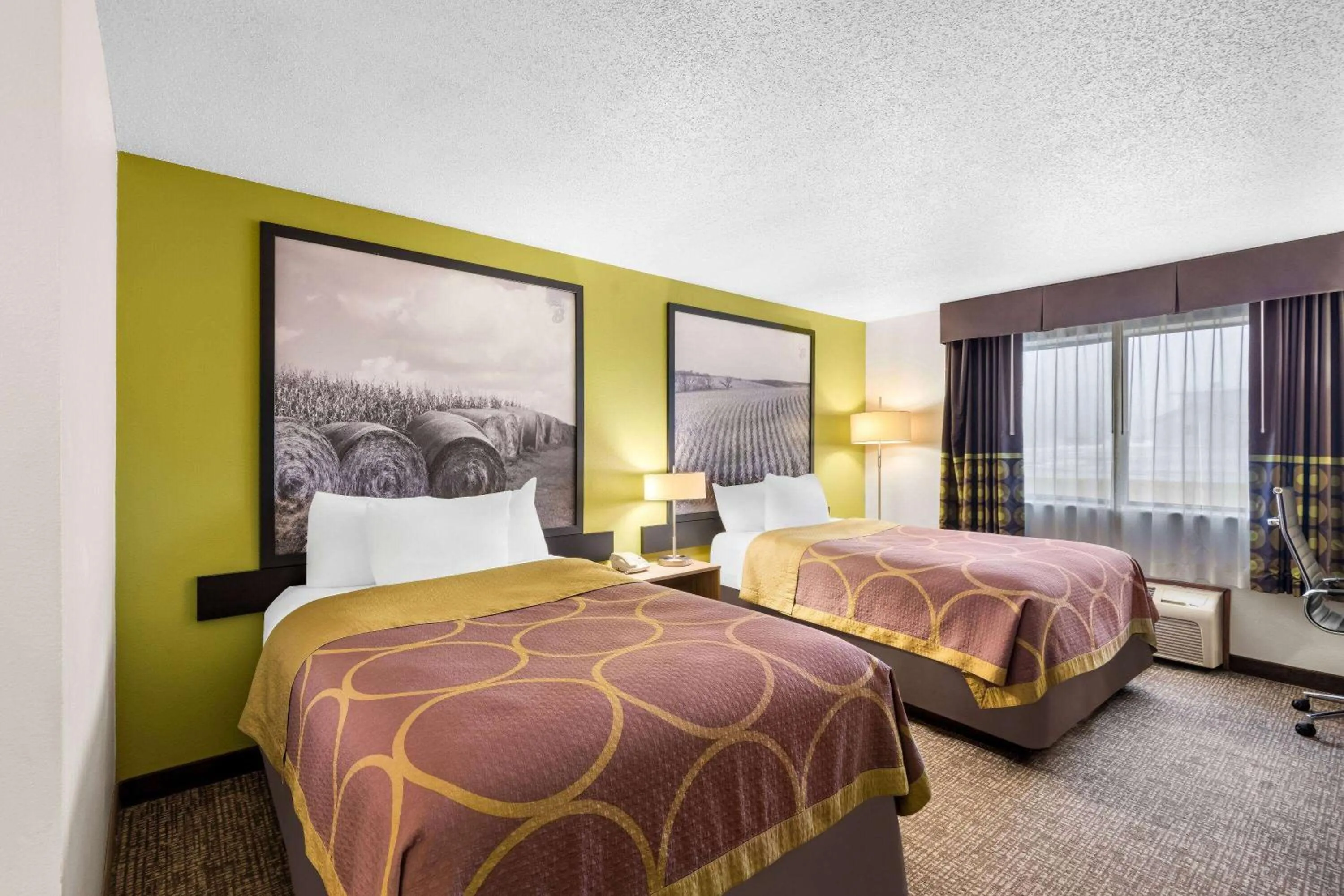 Bed in Super 8 by Wyndham Oelwein