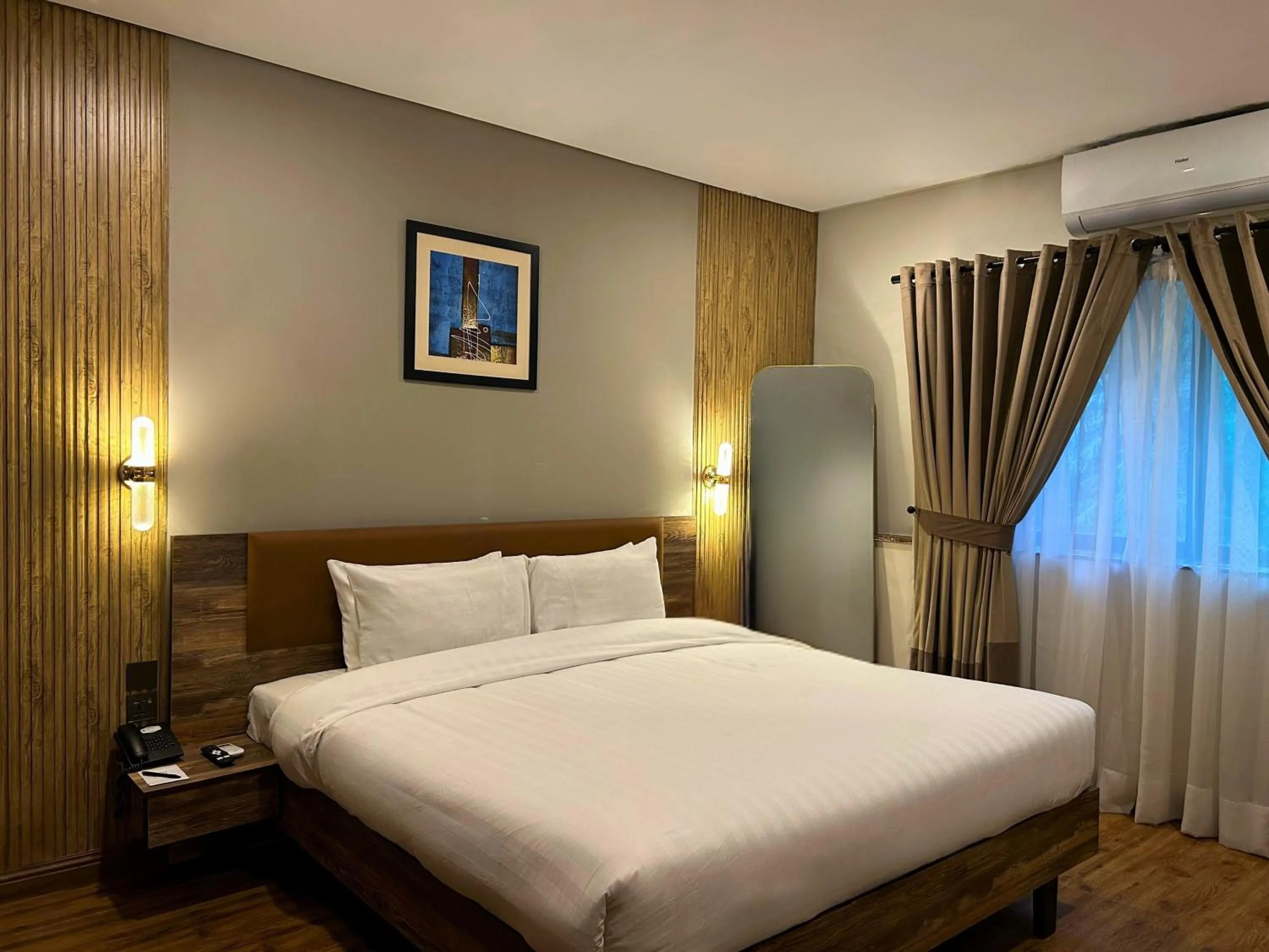 Bedroom, Bed in Hotel One The Mall, Lahore