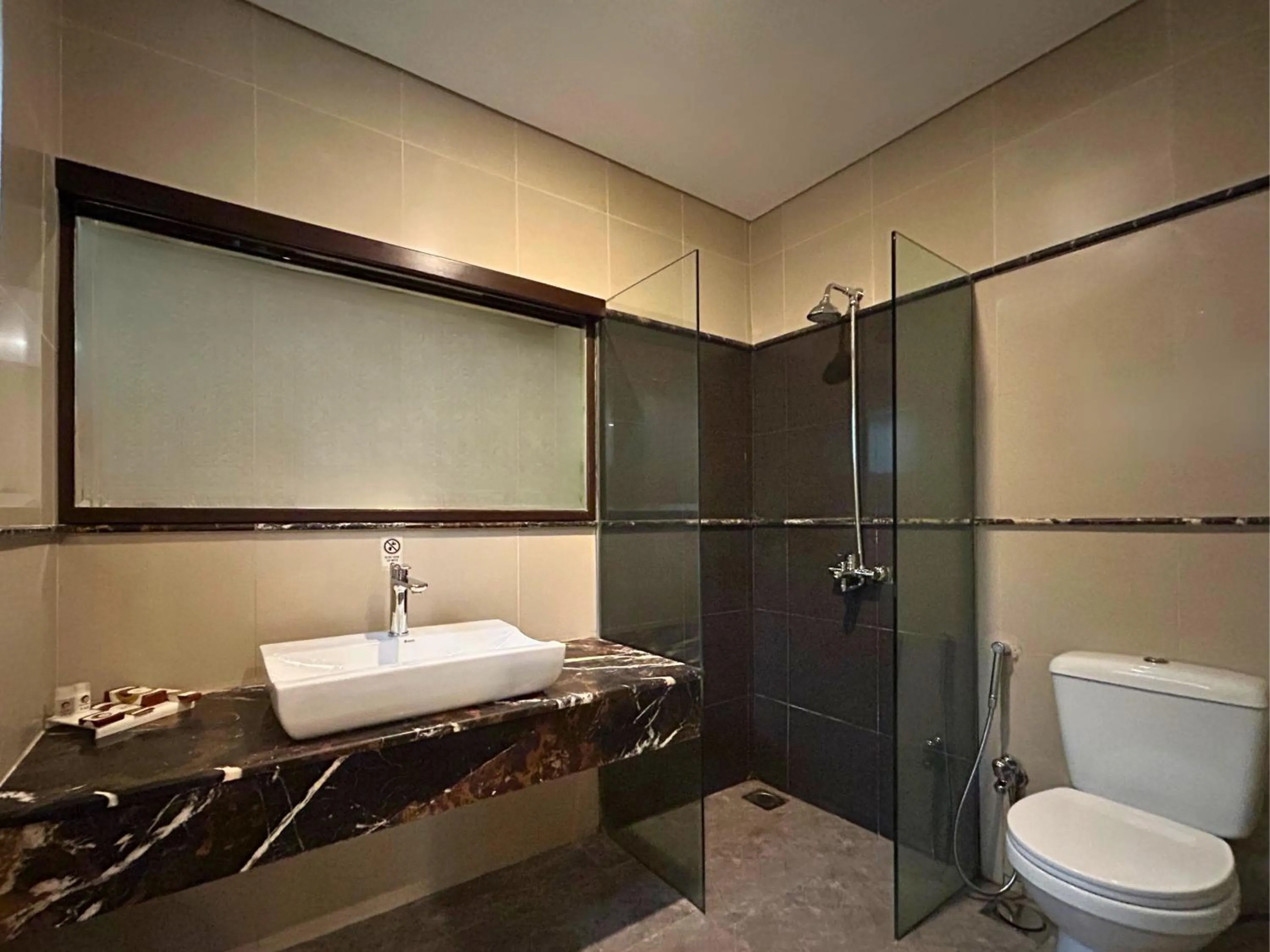 Bathroom in Hotel One The Mall, Lahore