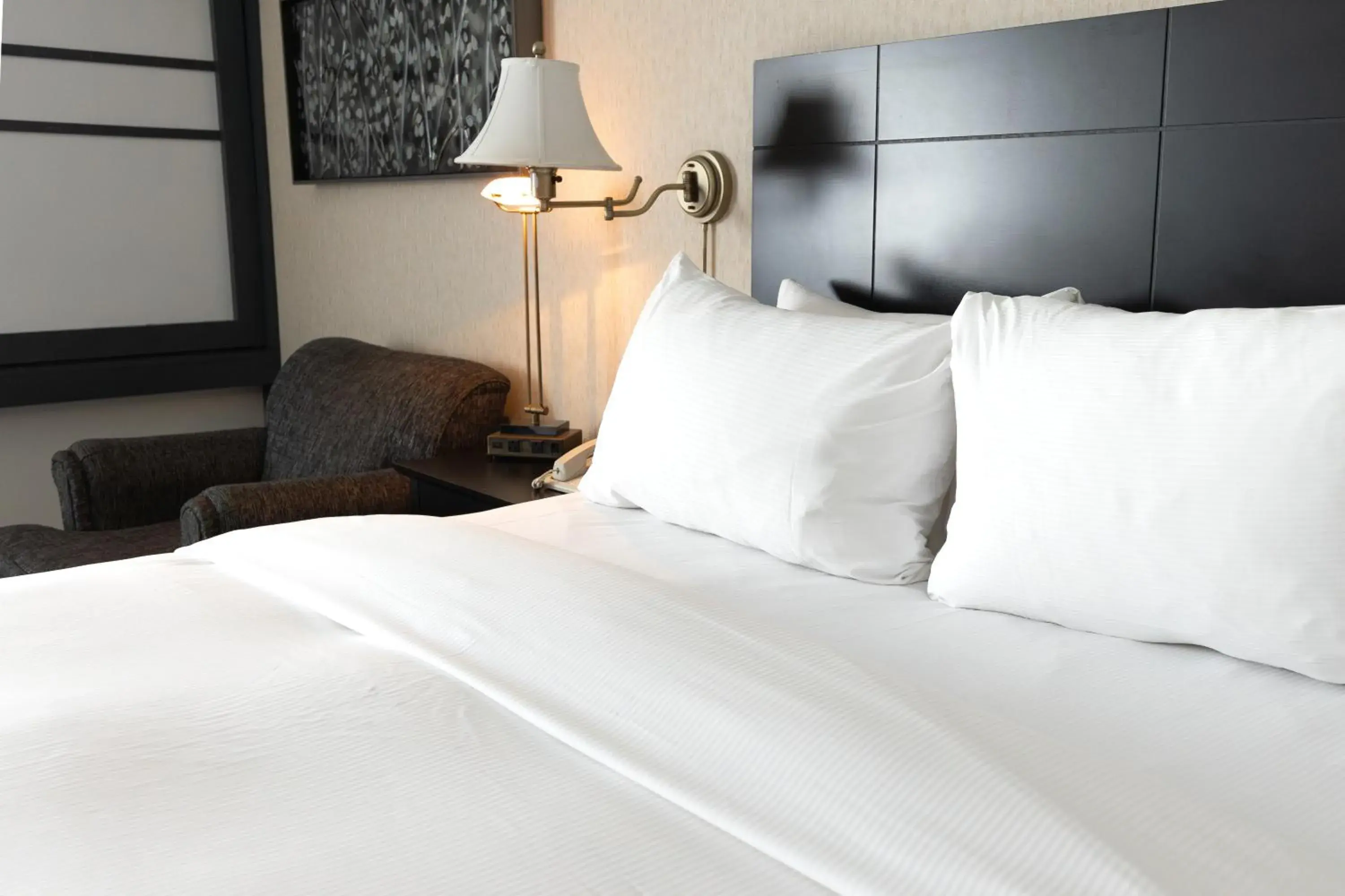 Standard Queen Room in Hotel Ruby Foo's Standard Queen Room in Hotel Ruby Foo's