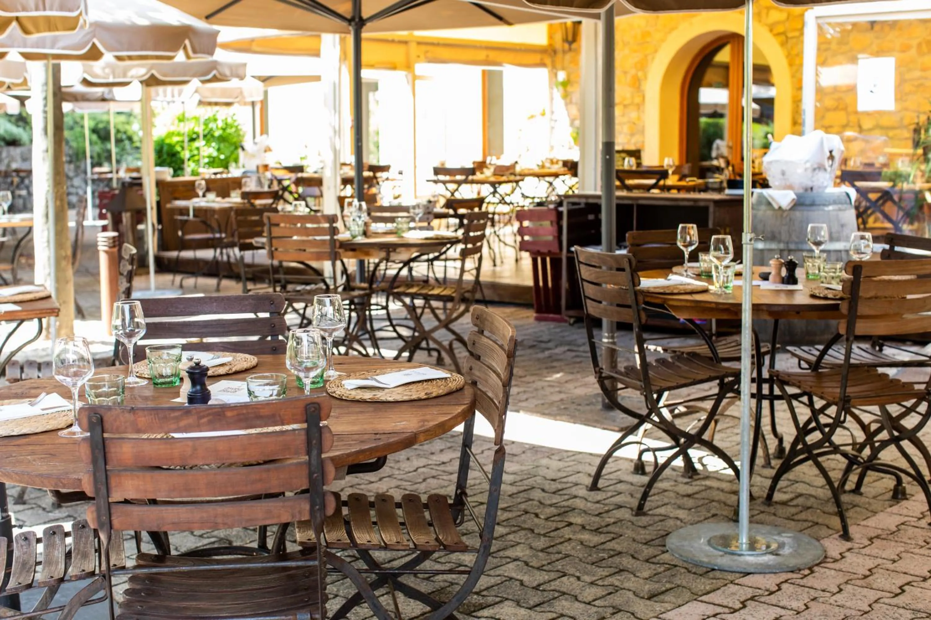 Restaurant/places to eat in Château de Berne