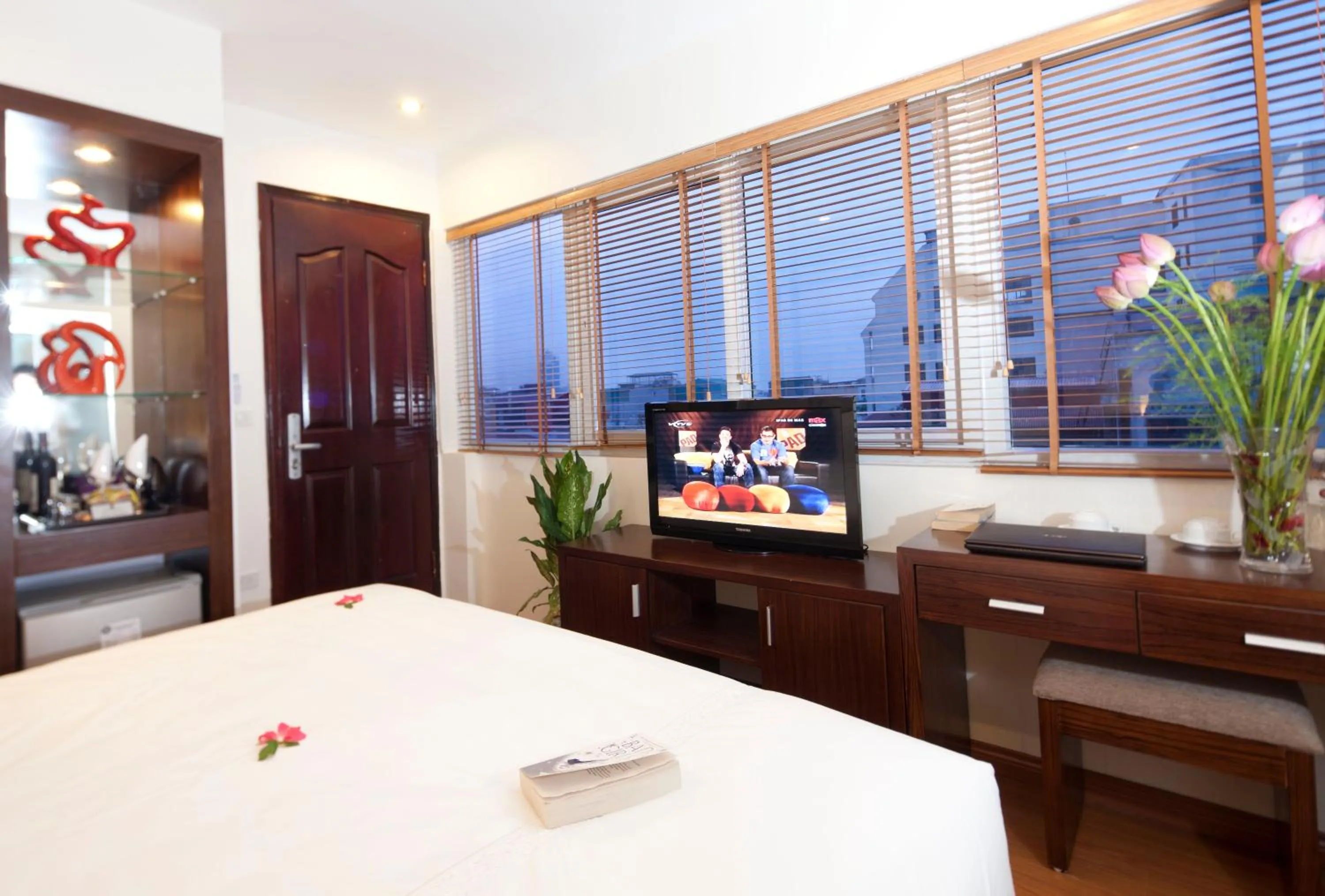 Photo of the whole room in Rising Dragon Legend Hotel