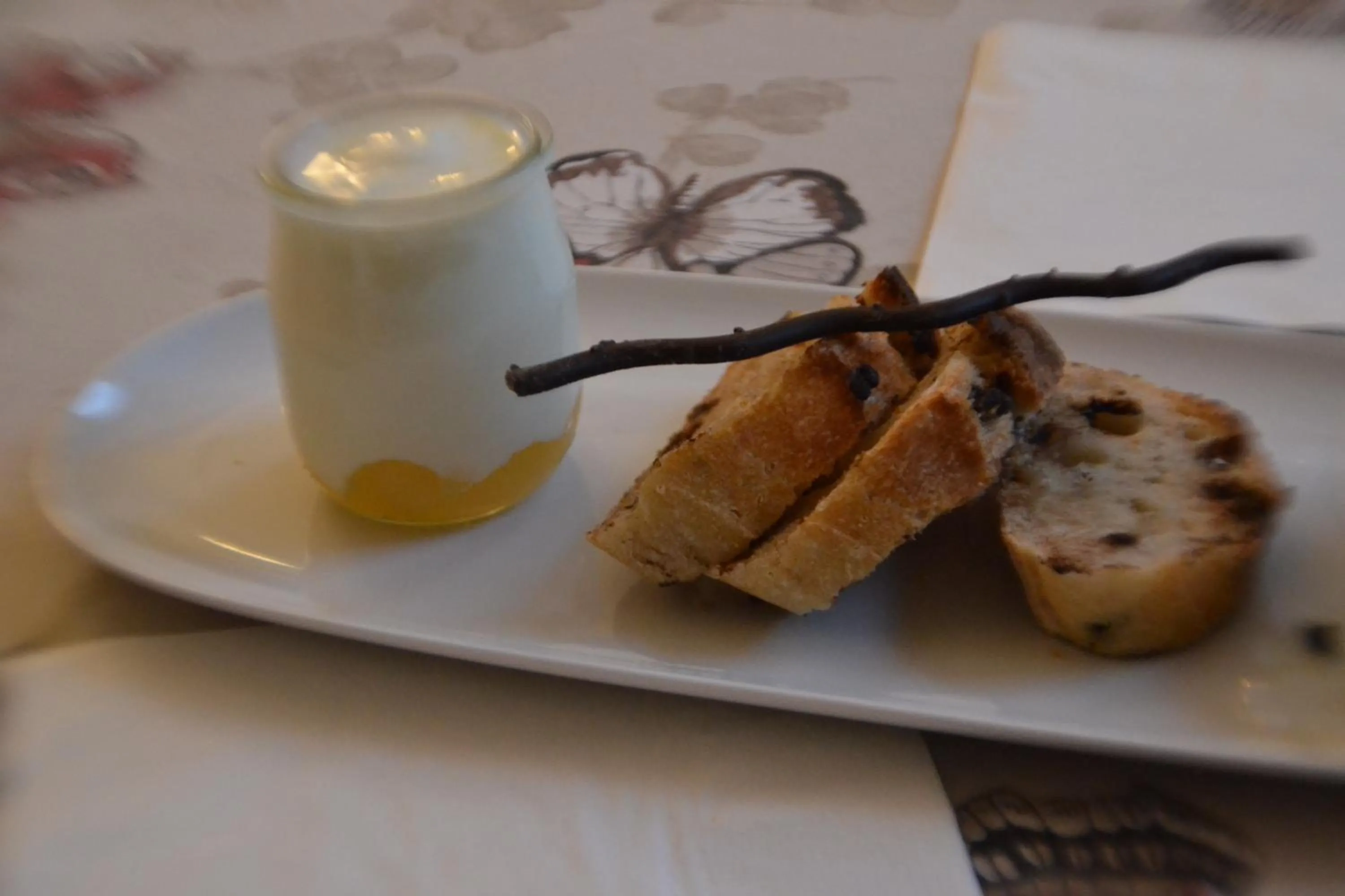 Restaurant/places to eat in L'Invitation au Voyage