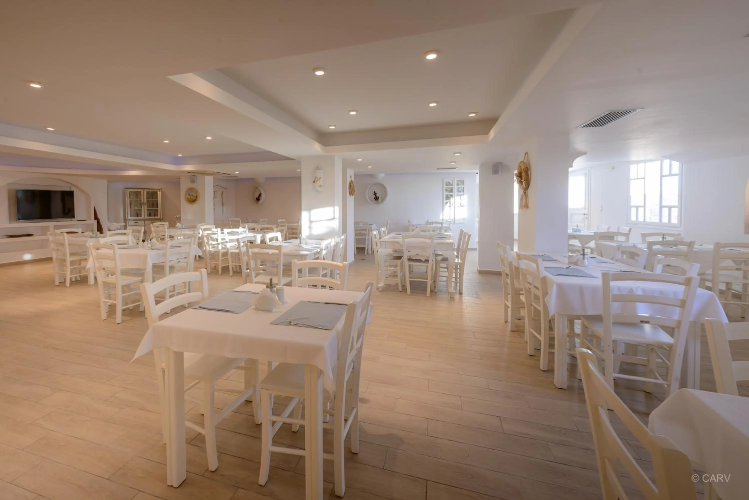Restaurant/places to eat in Aspalathras White Hotel