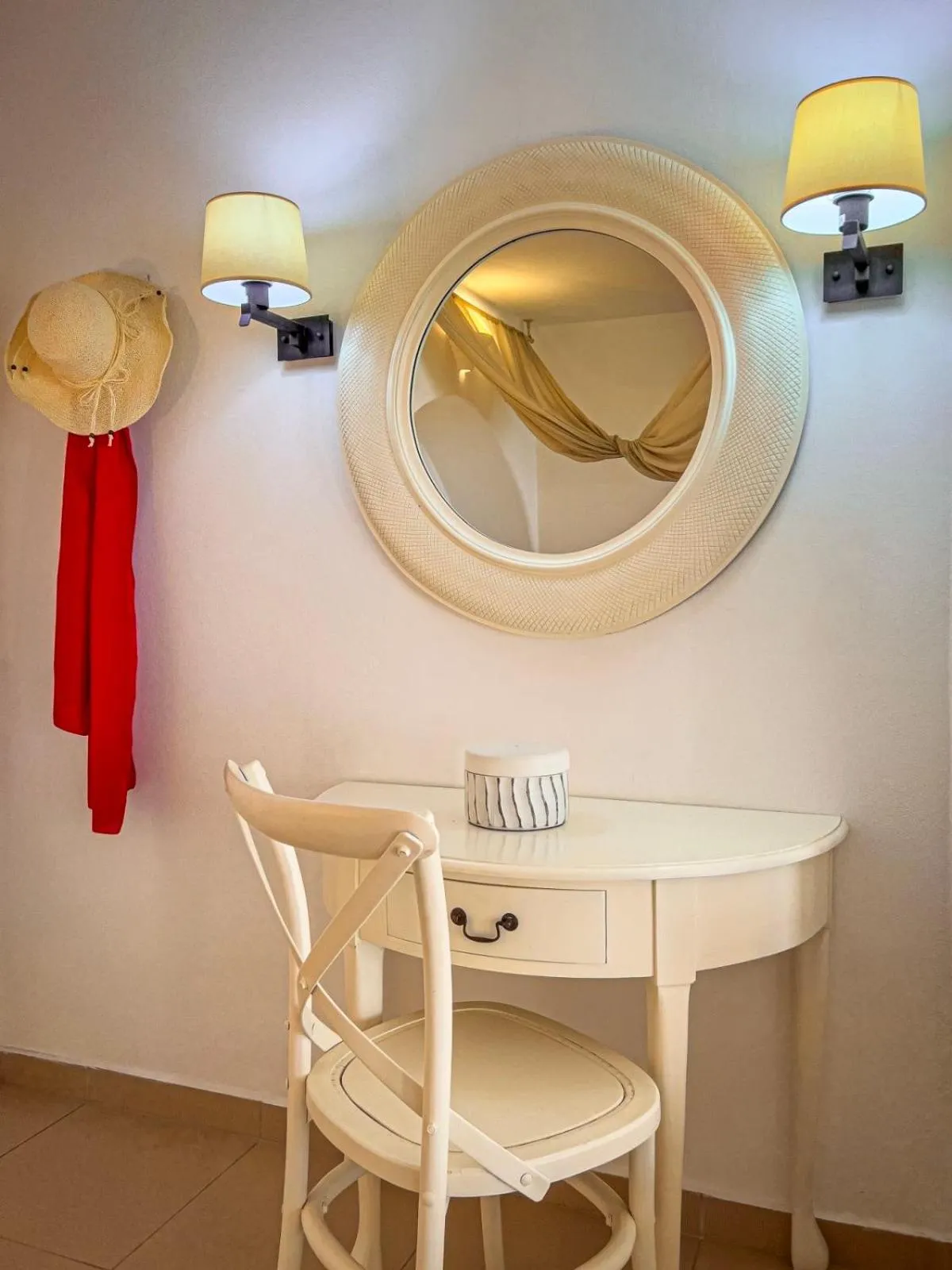 Aspalathras White Hotel