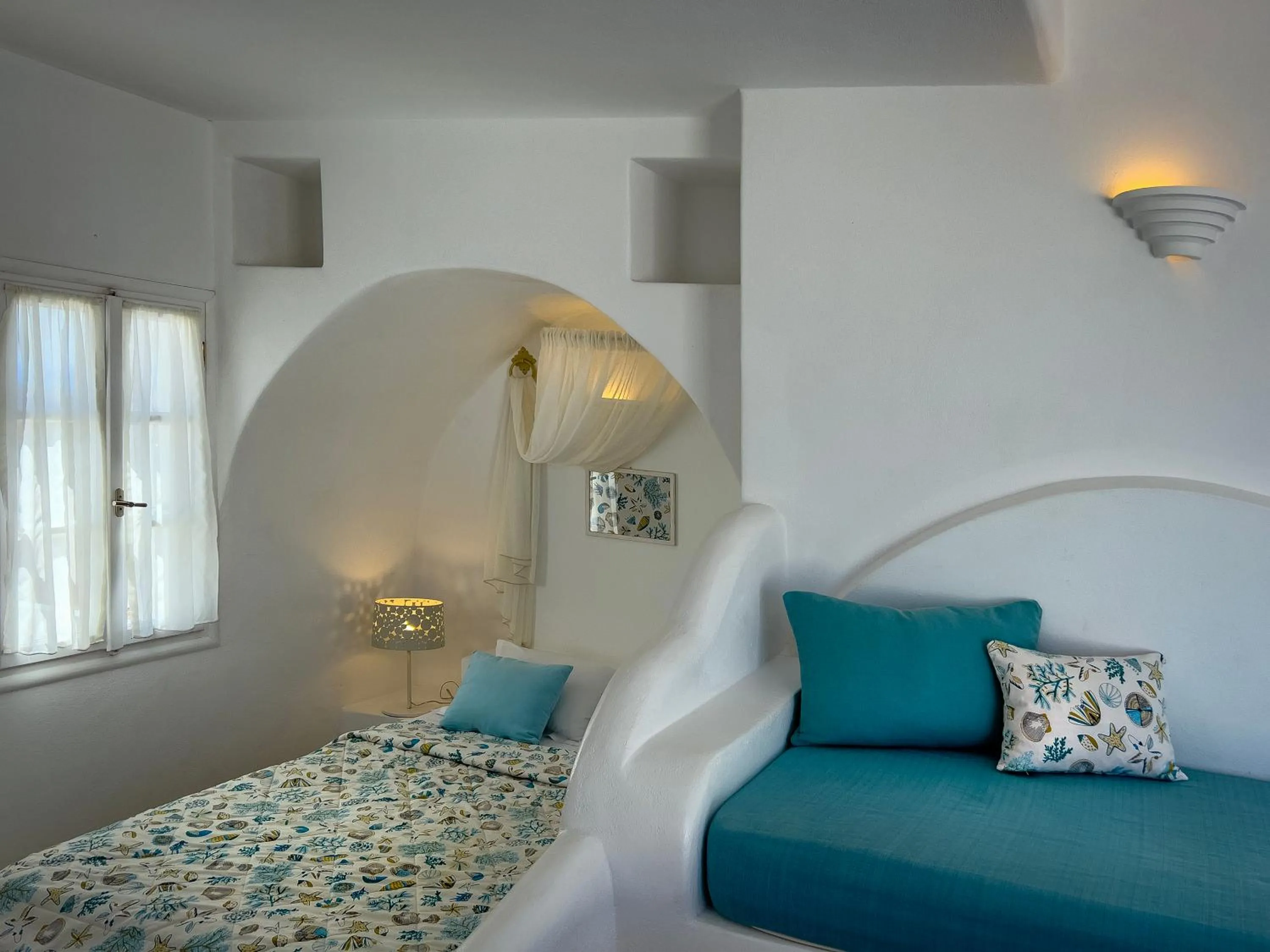 Aspalathras White Hotel