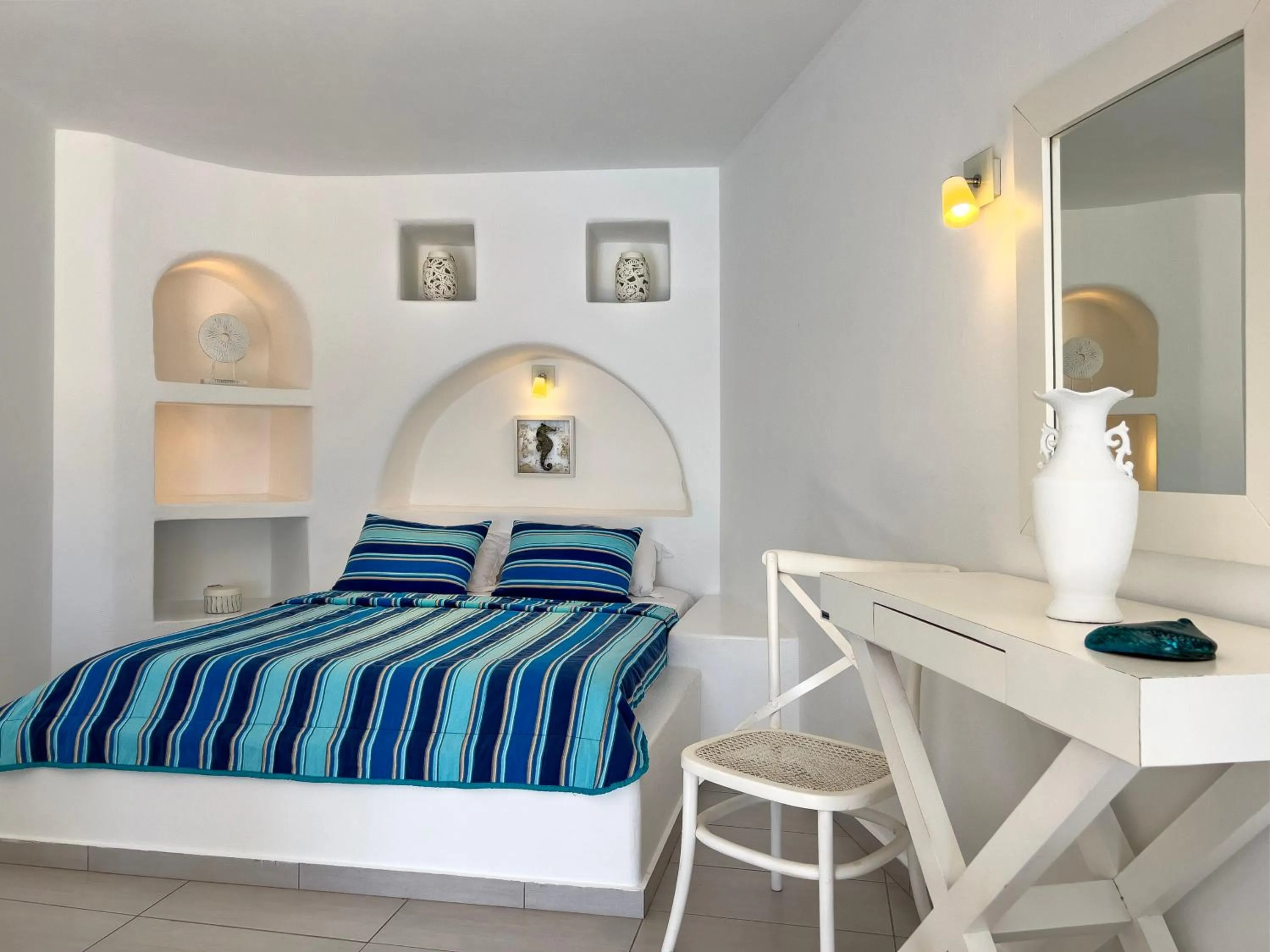 Aspalathras White Hotel