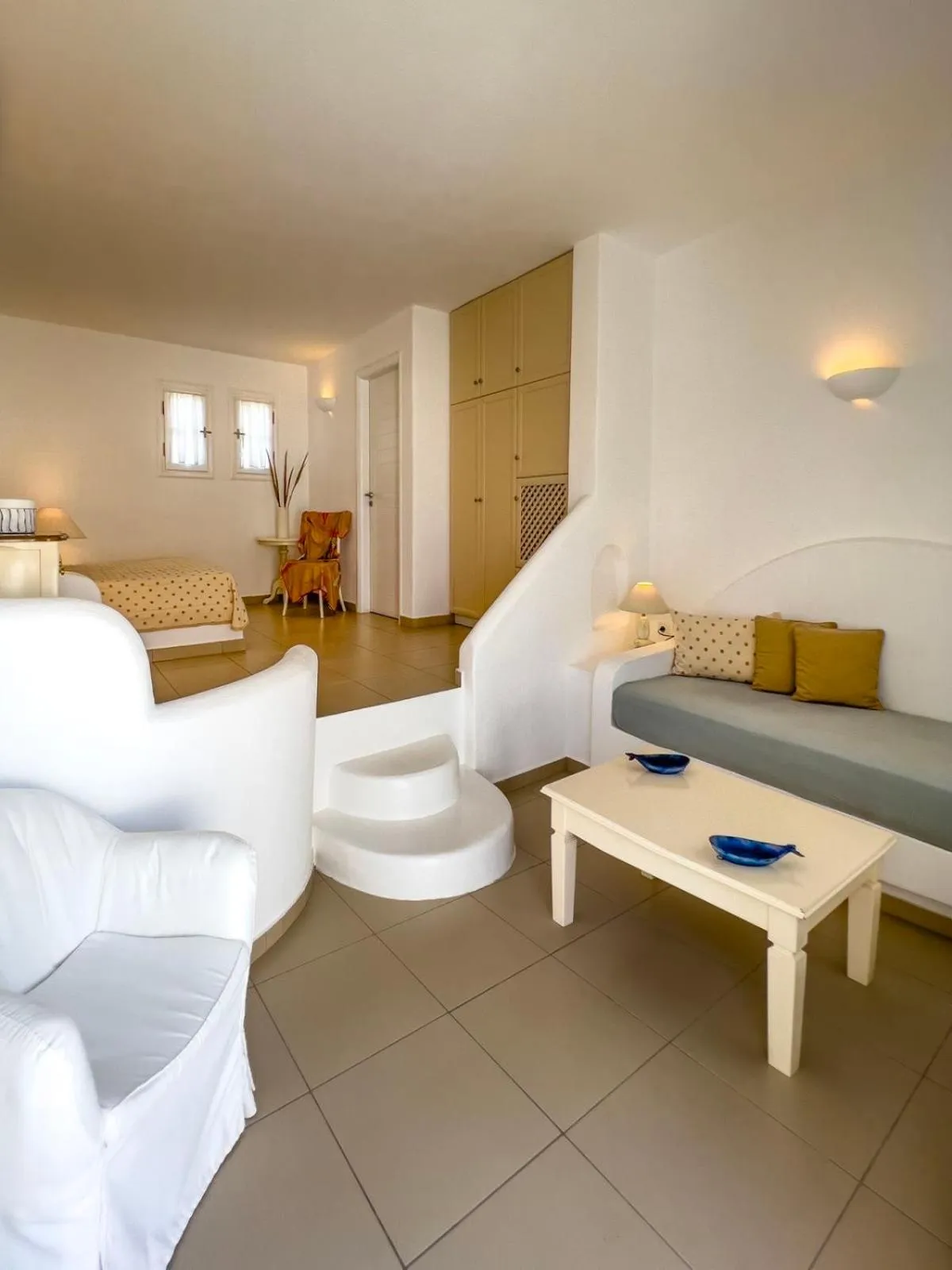 Aspalathras White Hotel