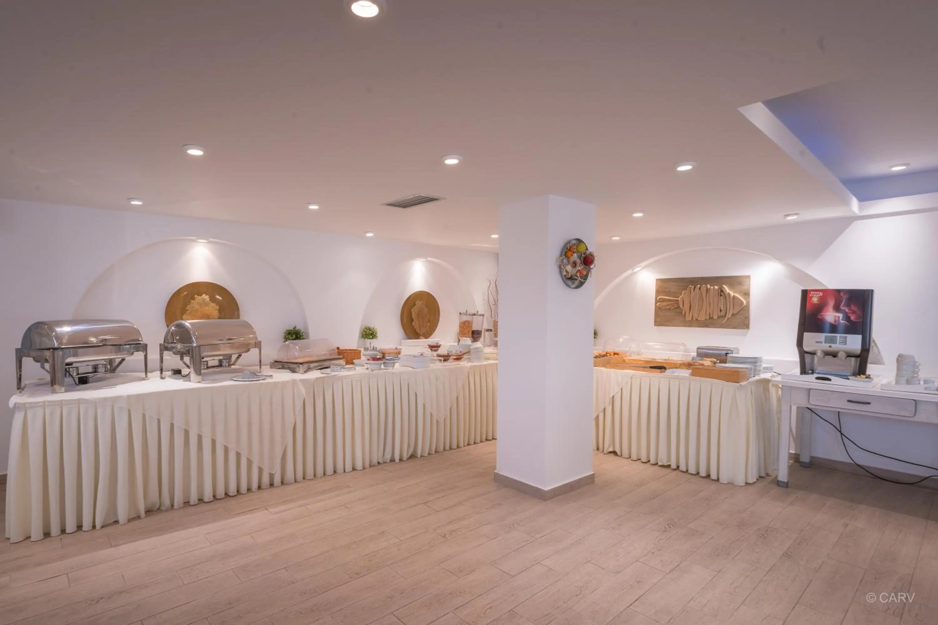 Restaurant/places to eat in Aspalathras White Hotel