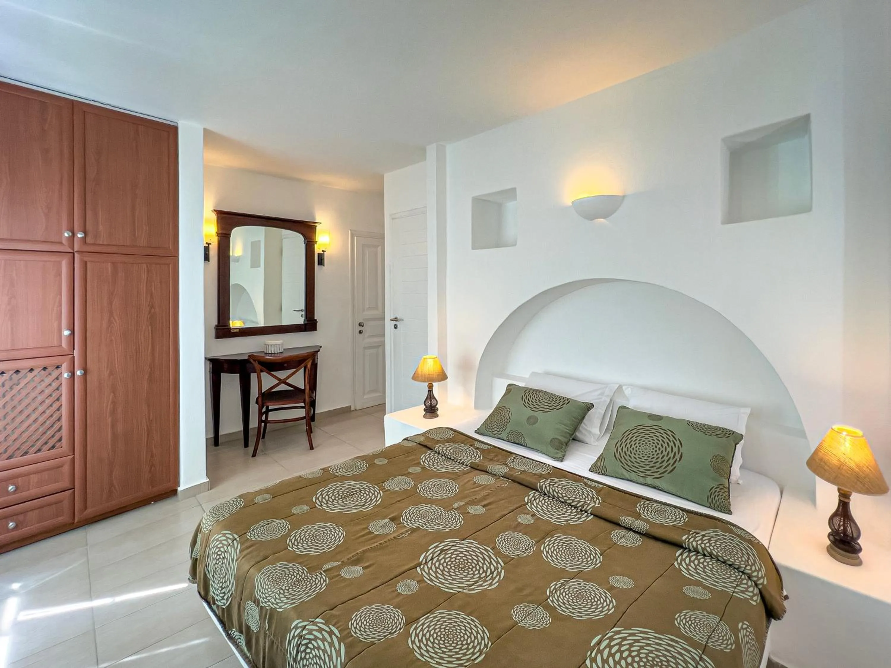 Aspalathras White Hotel