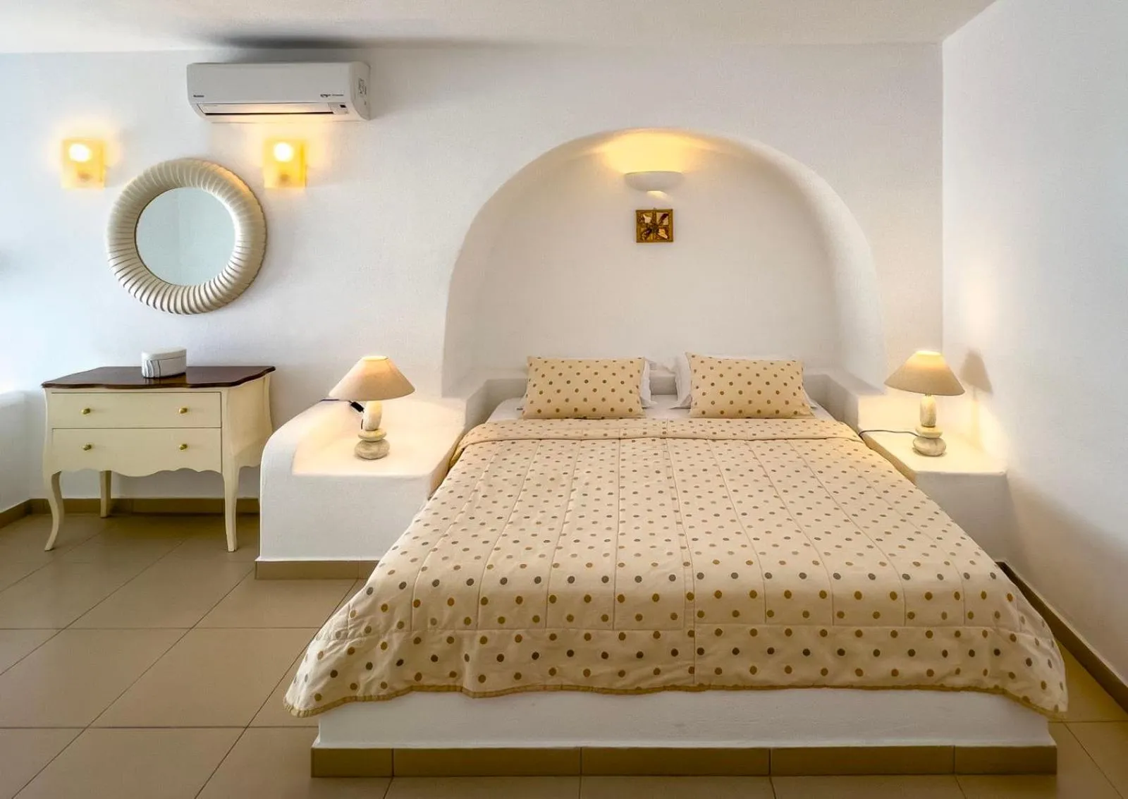 Aspalathras White Hotel