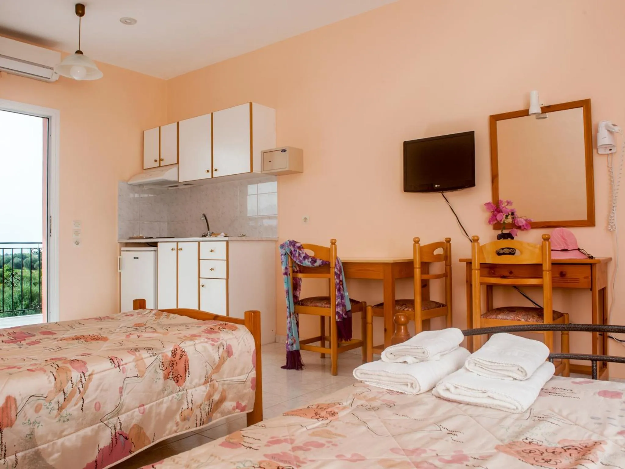 Bed in Paradise Studios