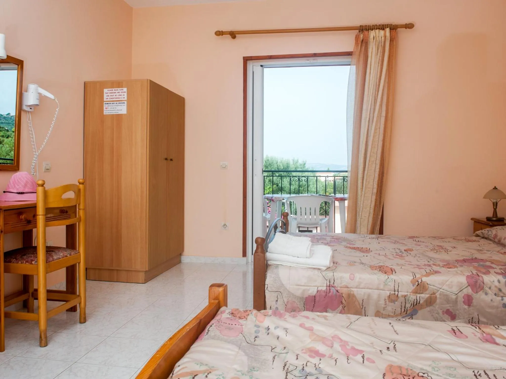 Bed in Paradise Studios