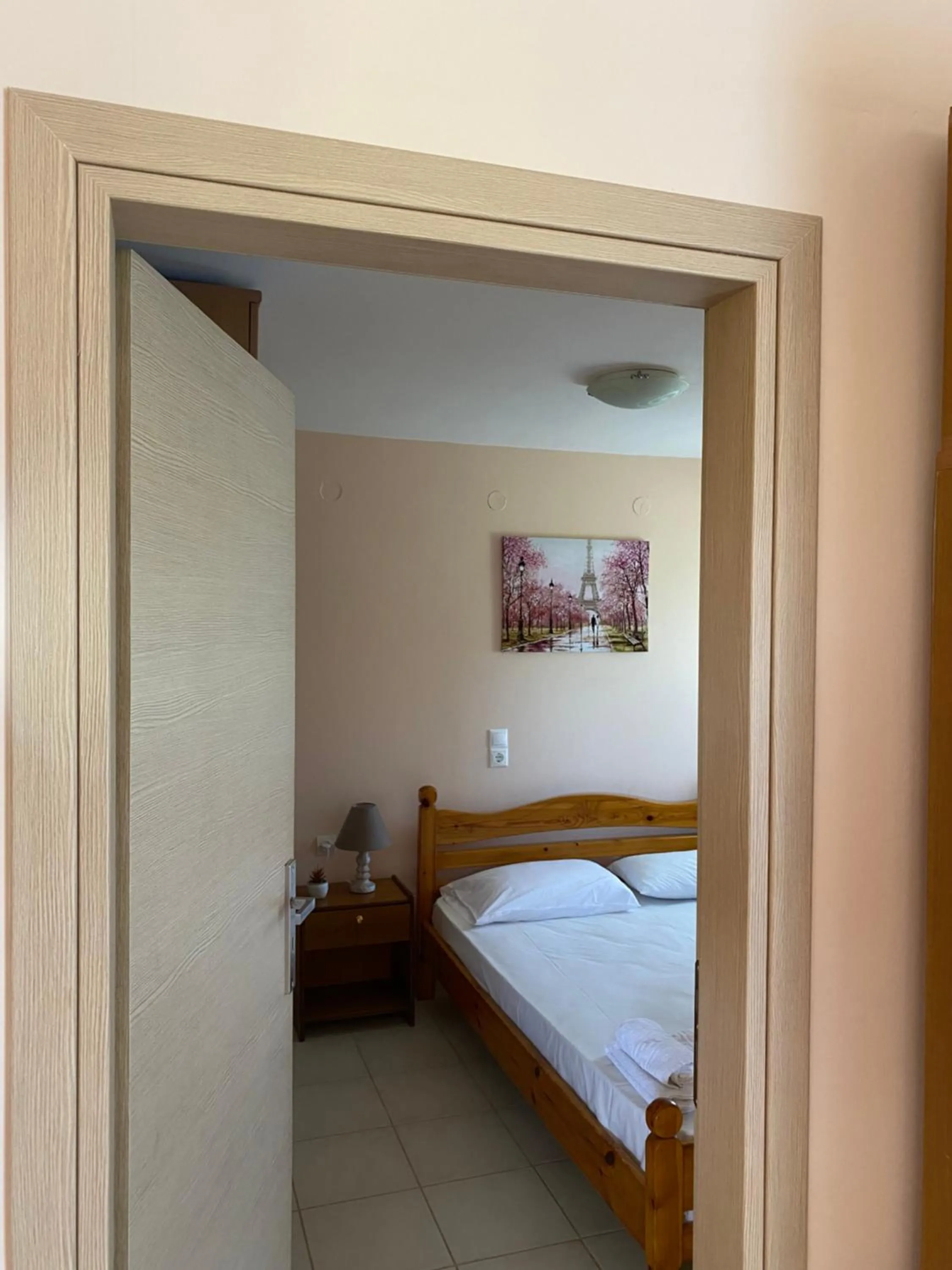 Bed in Paradise Studios