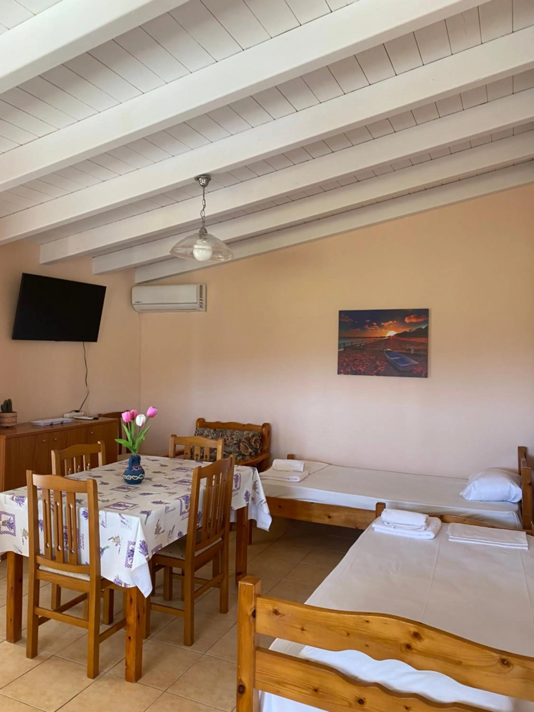 Bed in Paradise Studios