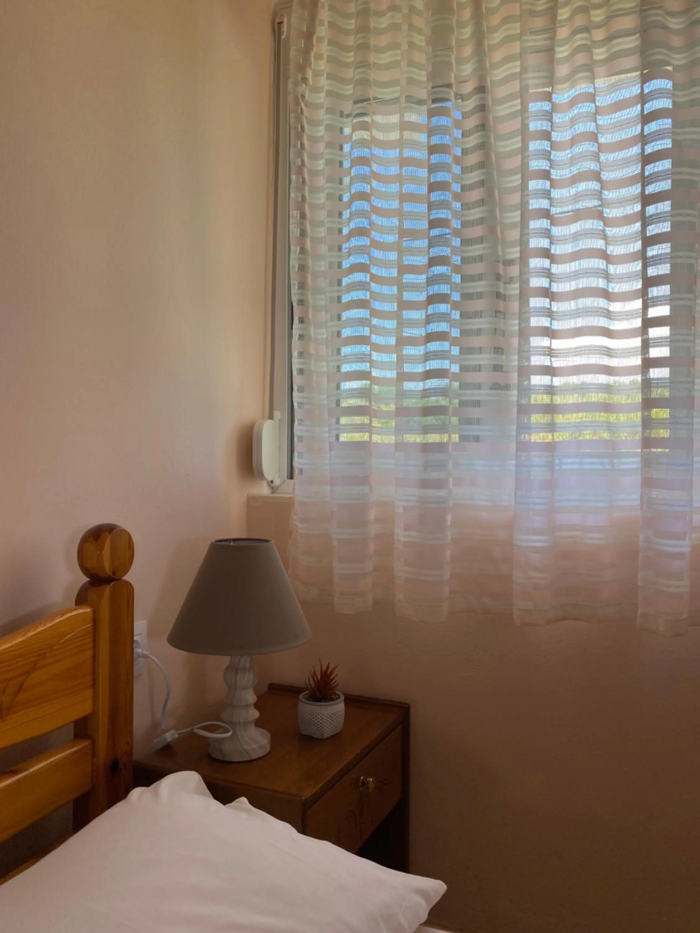 Bed in Paradise Studios