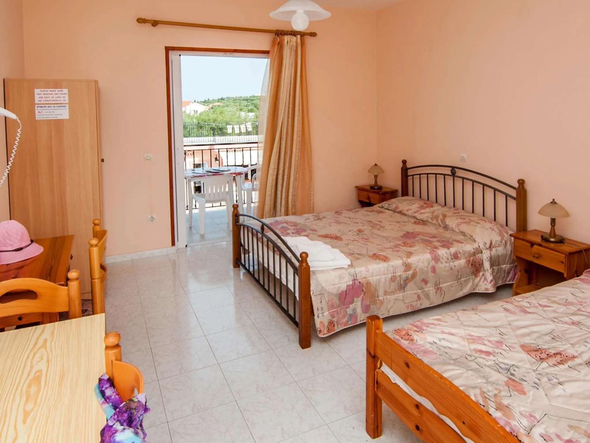 Bed in Paradise Studios