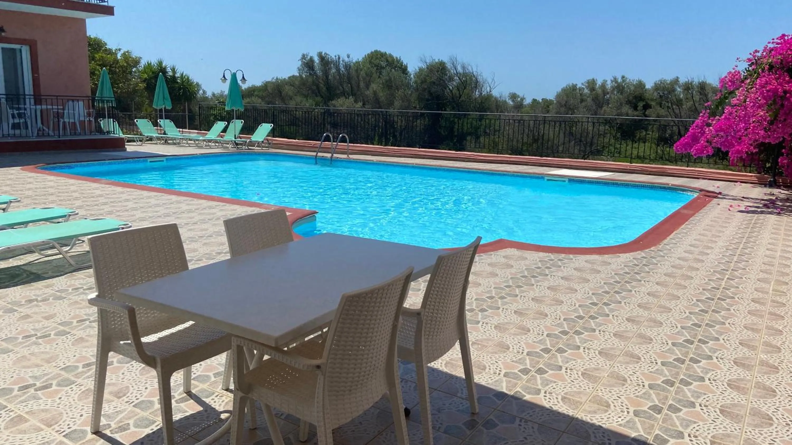 Dining area in Paradise Studios