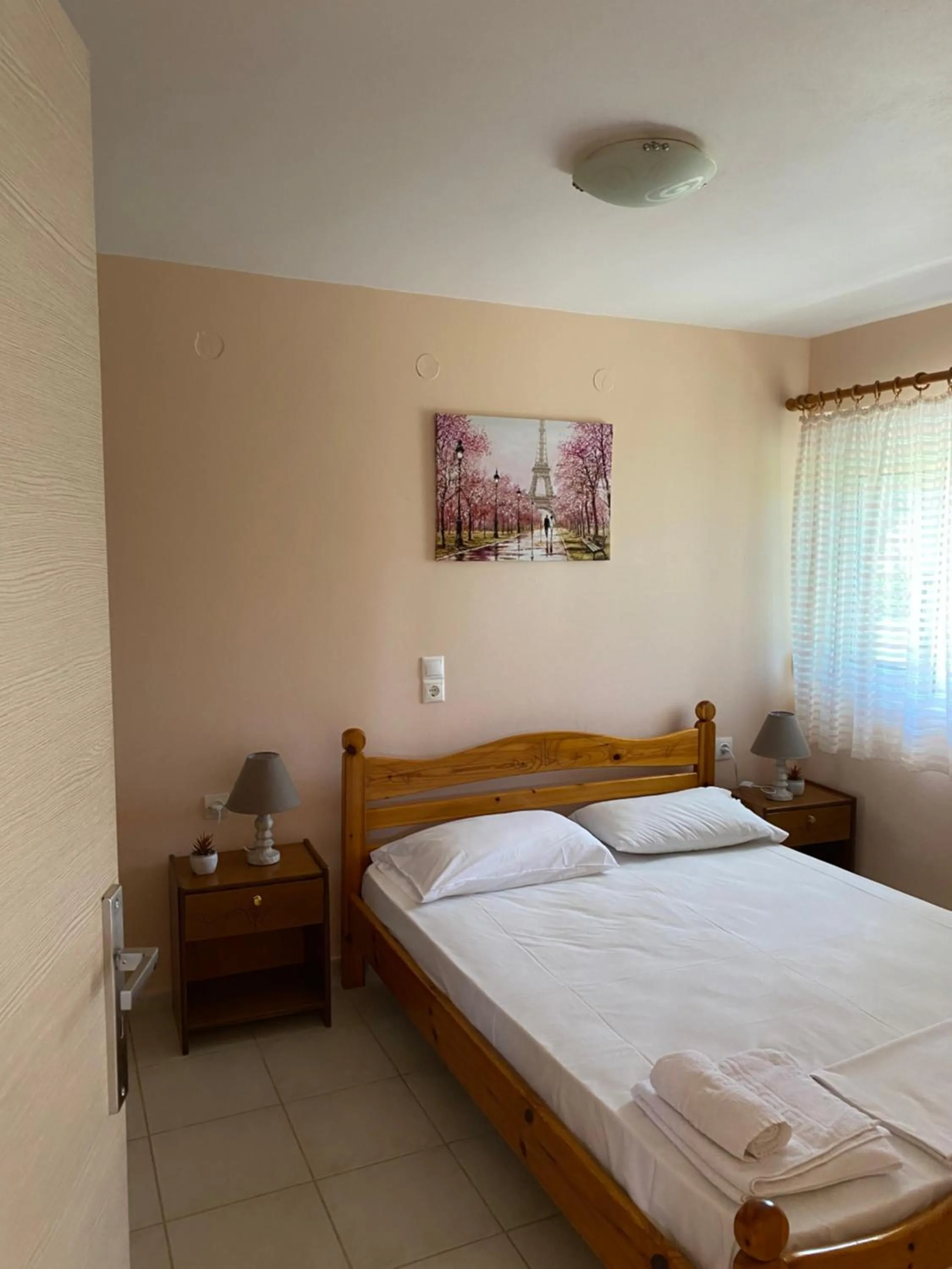 Bed in Paradise Studios