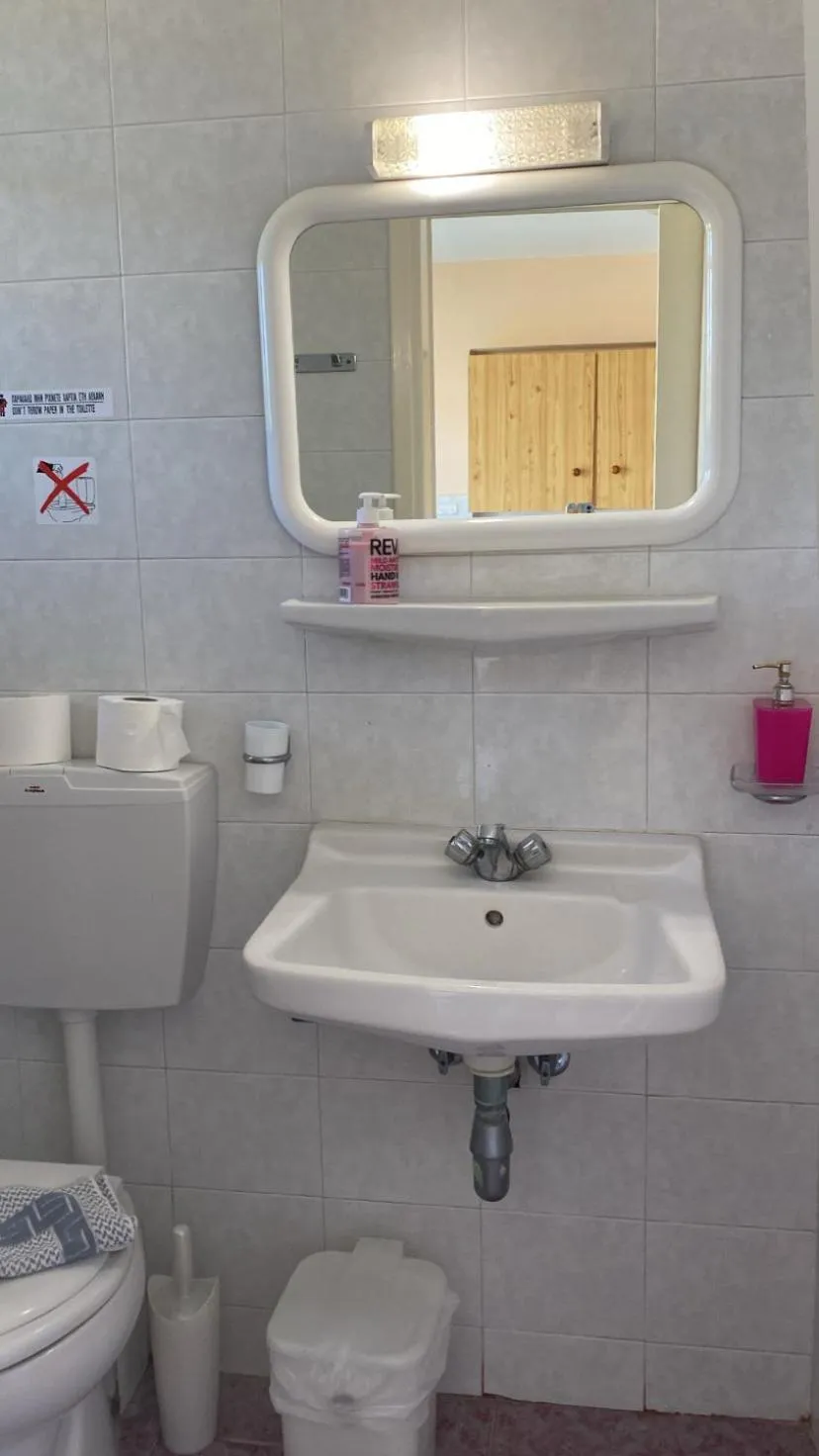 Bathroom in Paradise Studios