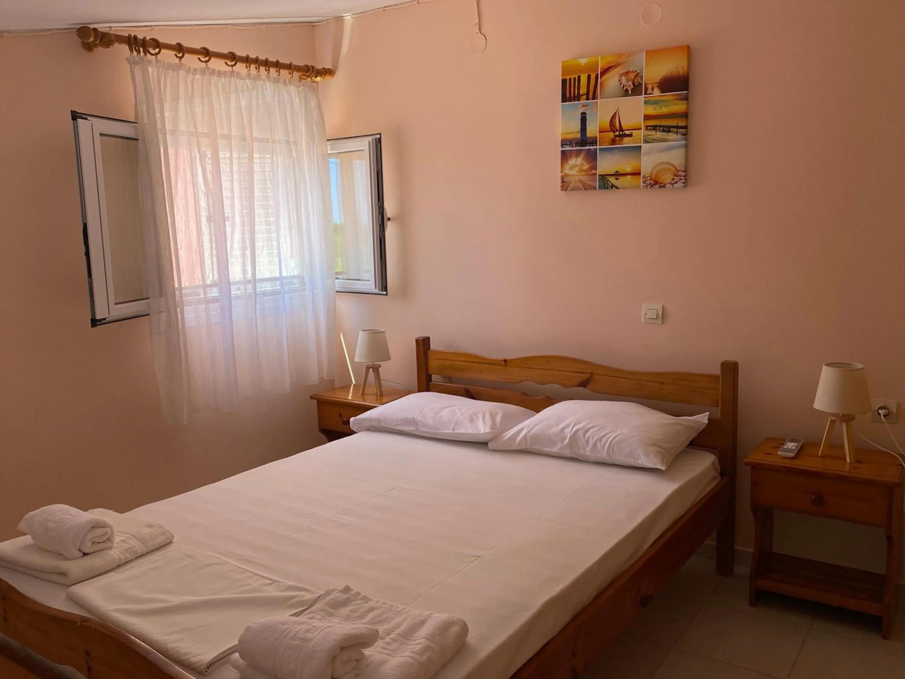 Bed in Paradise Studios