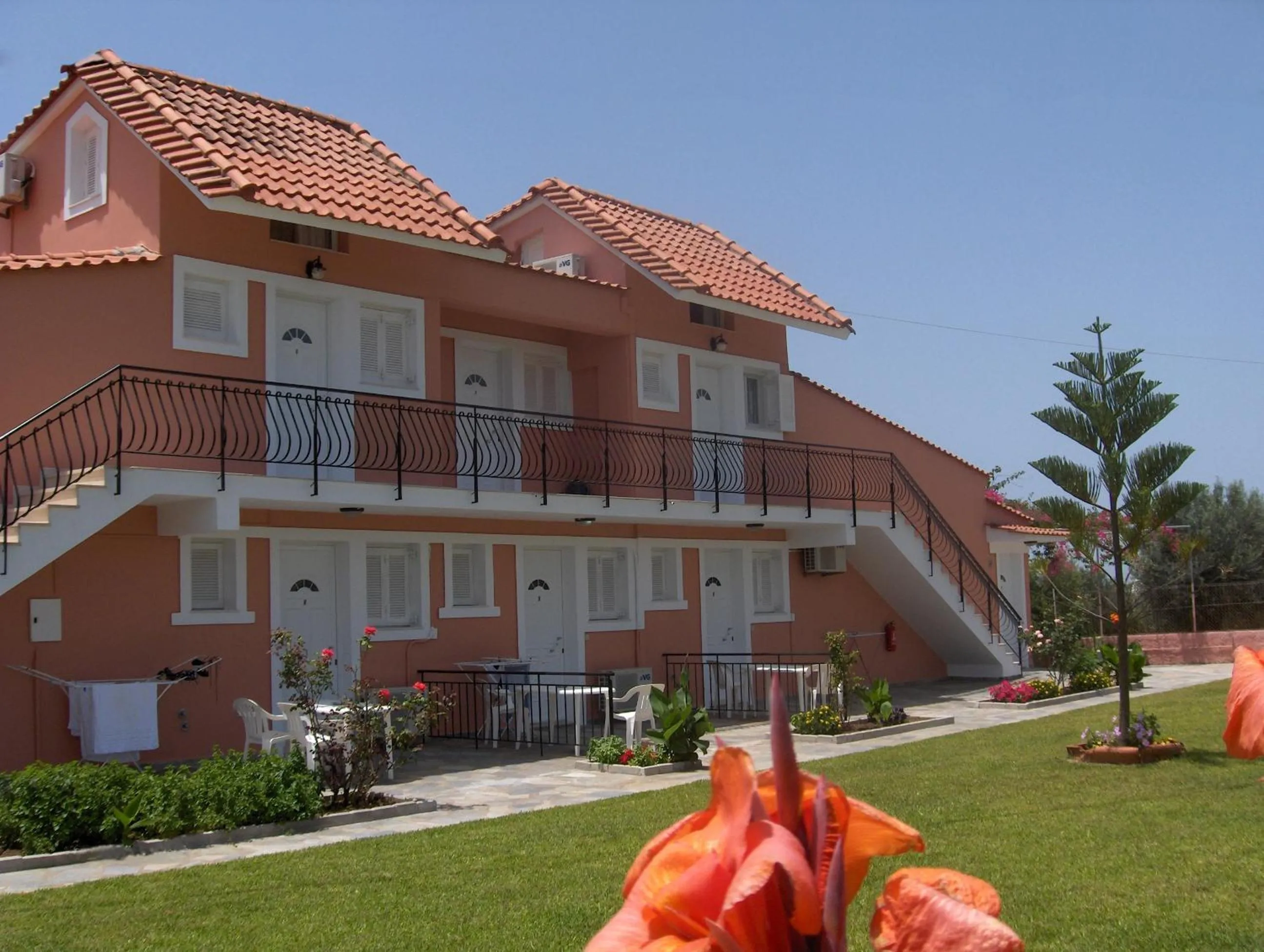 Facade/entrance in Paradise Studios