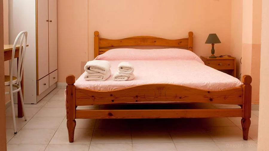 Bed in Paradise Studios