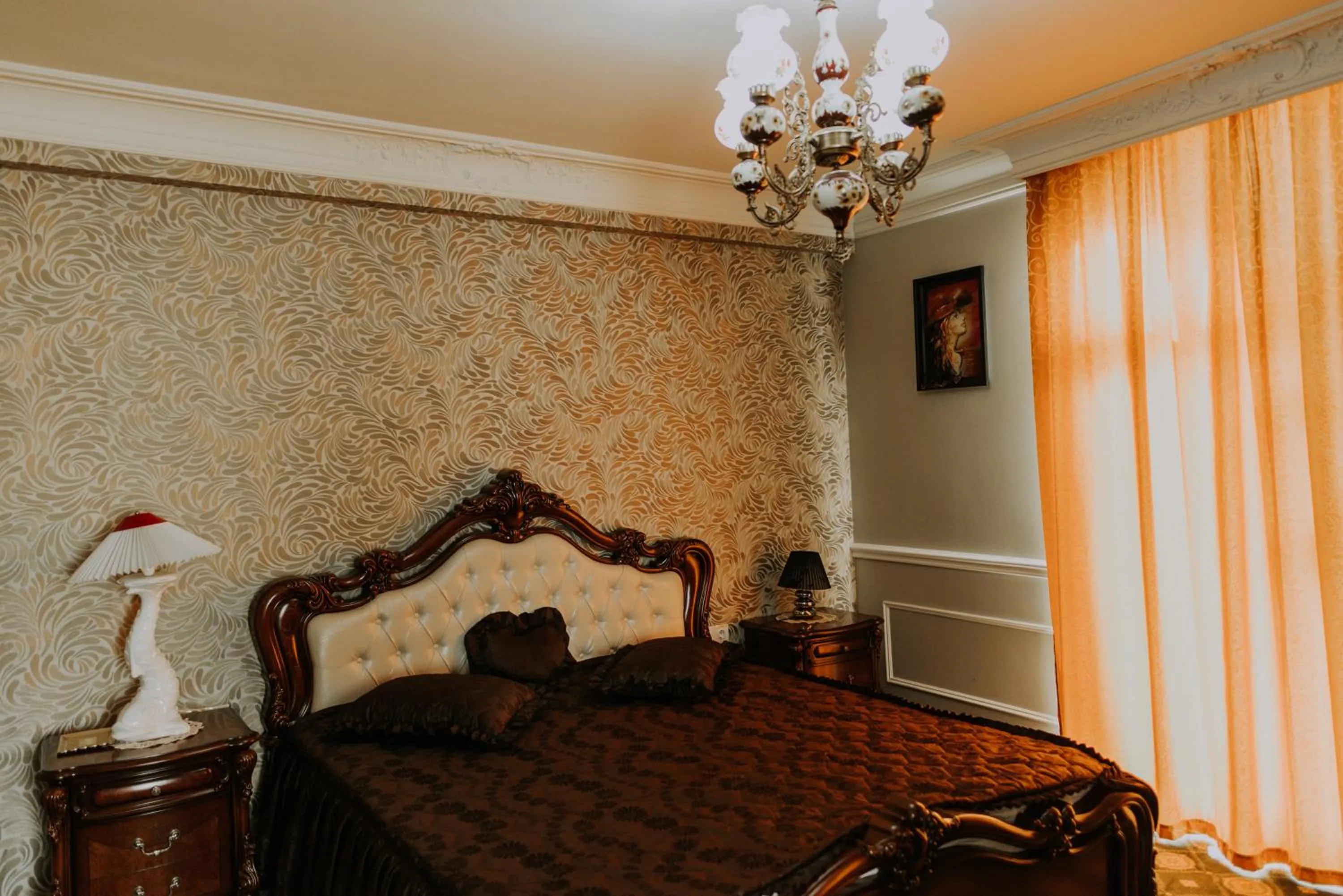 Photo of the whole room, Bed in Regal Beius